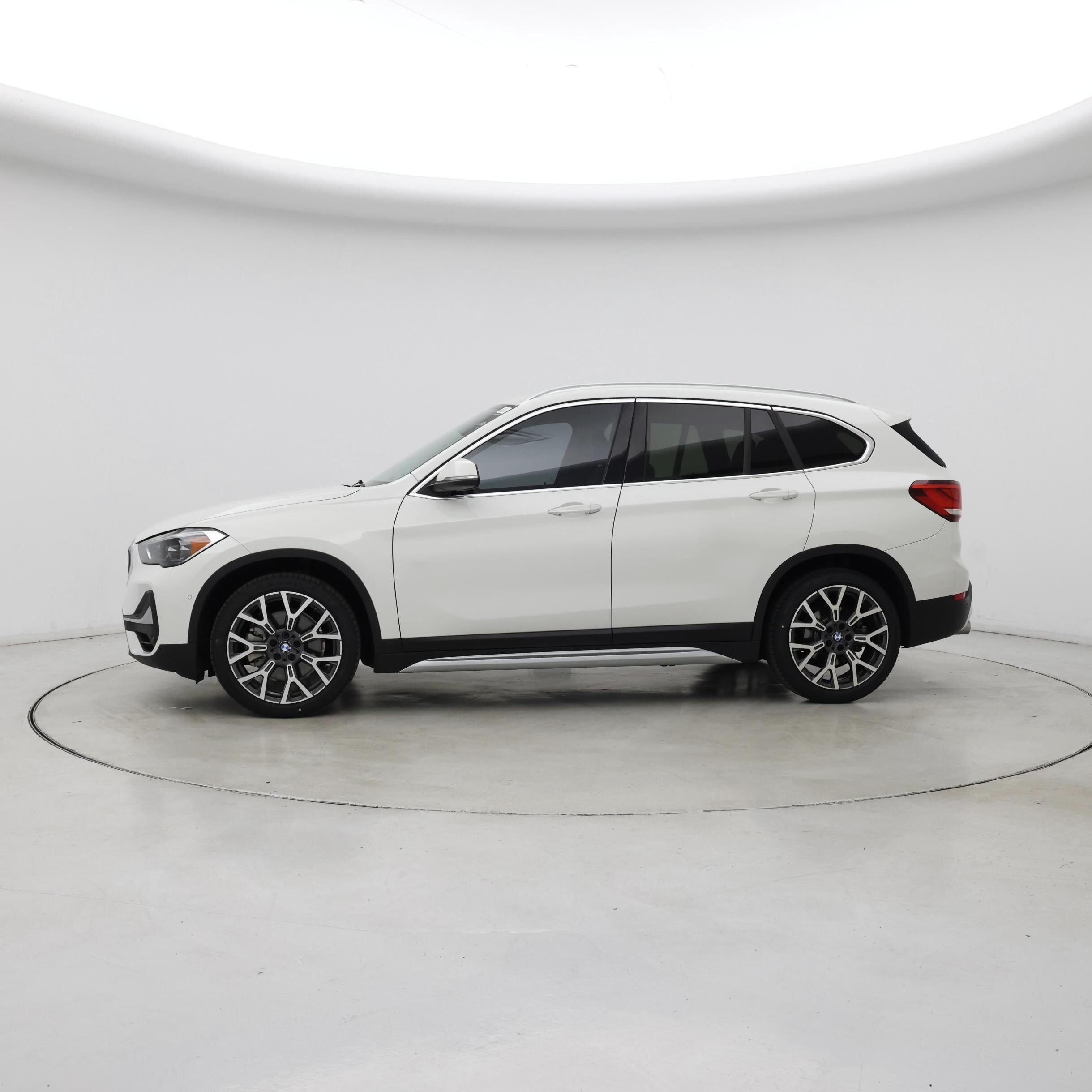 Thumbnail: 2021 BMW X1 - 3