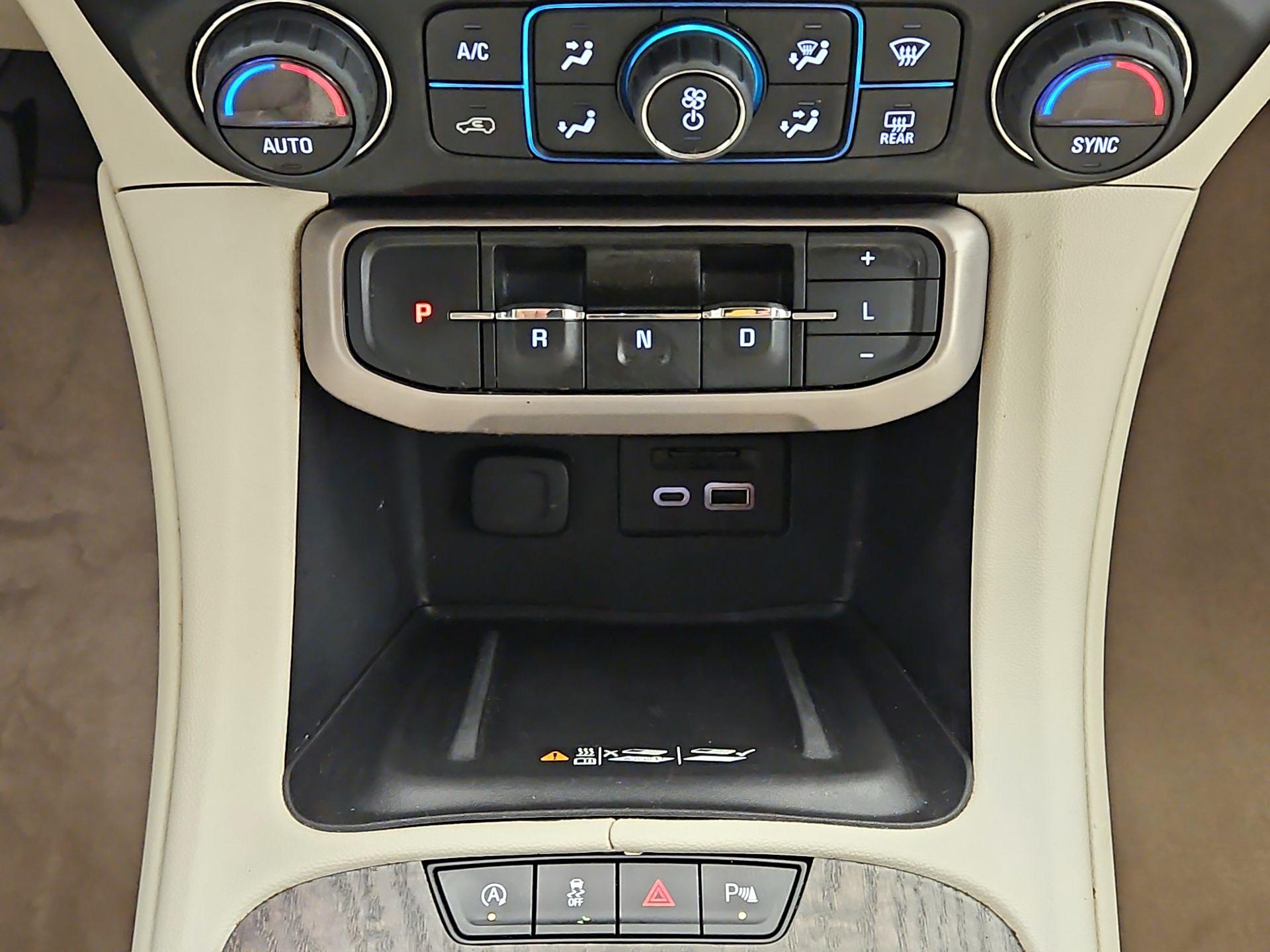 Thumbnail: 2022 GMC Acadia - 17