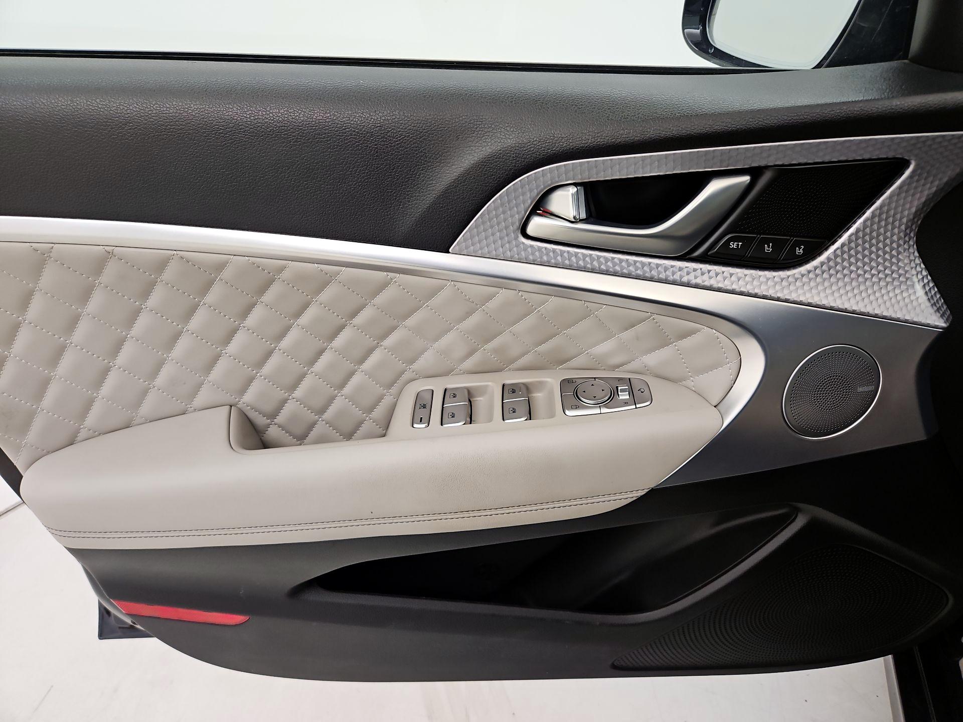 Thumbnail: 2023 Genesis G70 - 12