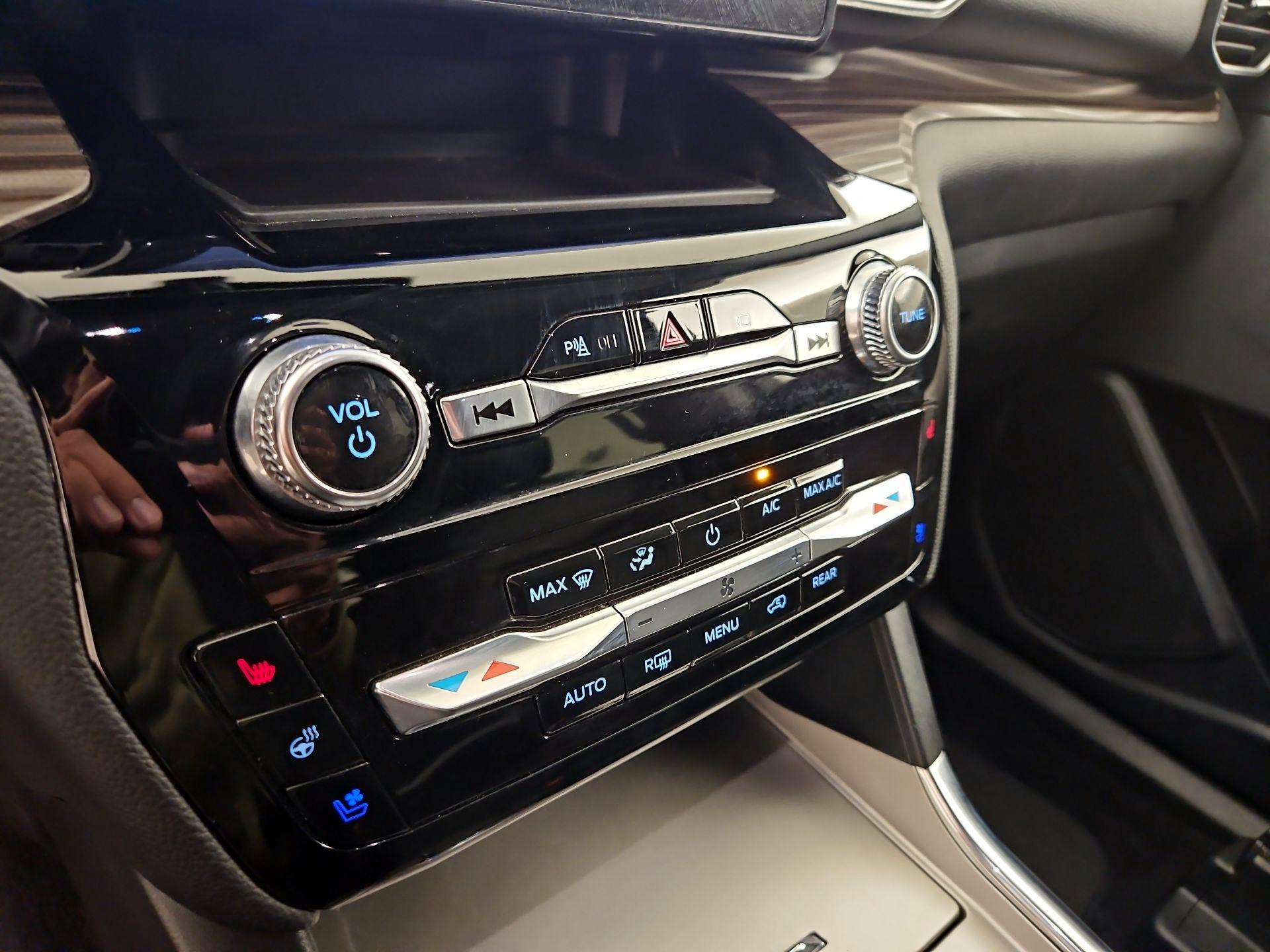 Thumbnail: 2023 Ford Explorer - 17