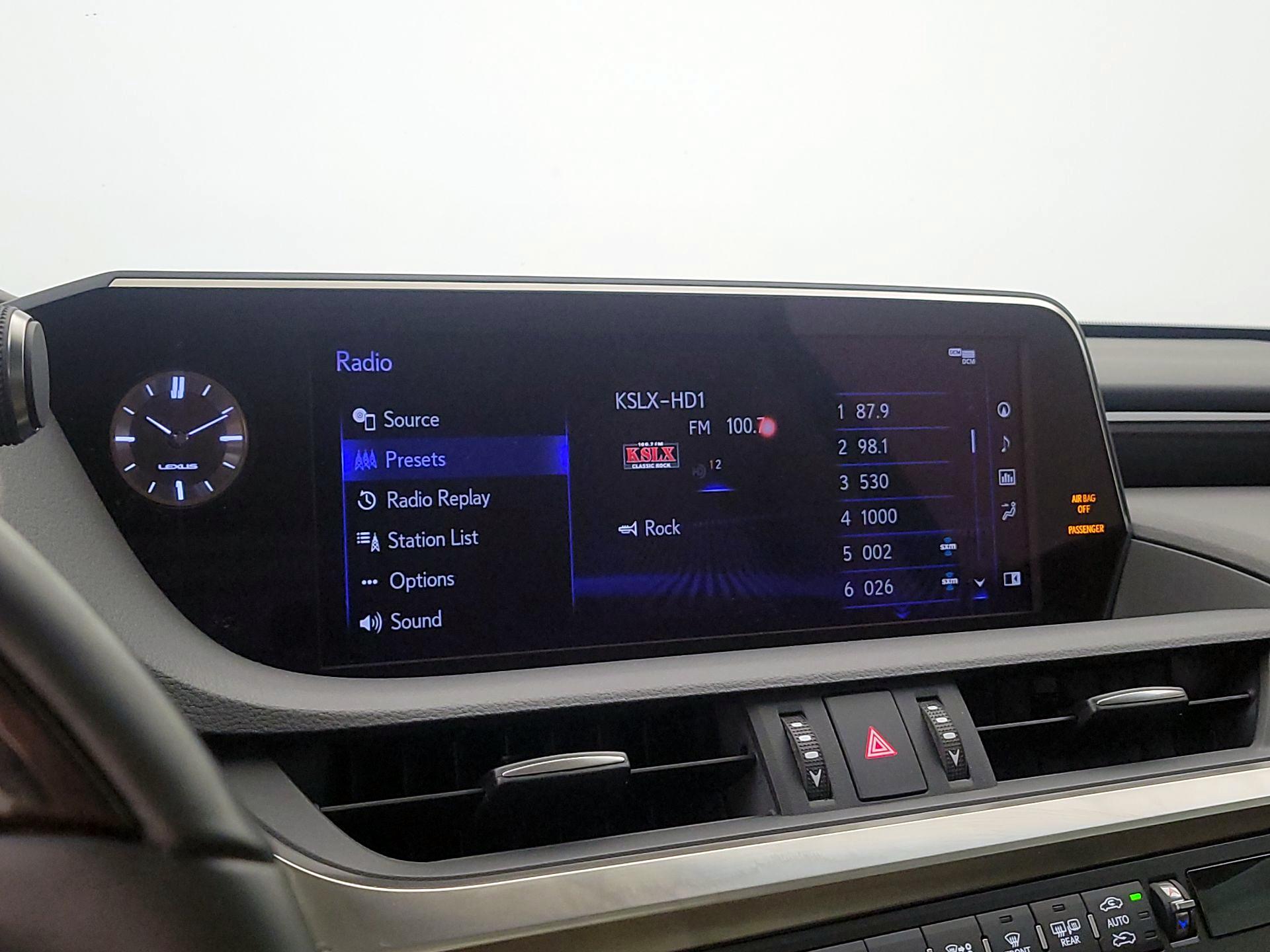 Thumbnail: 2020 Lexus ES - 16