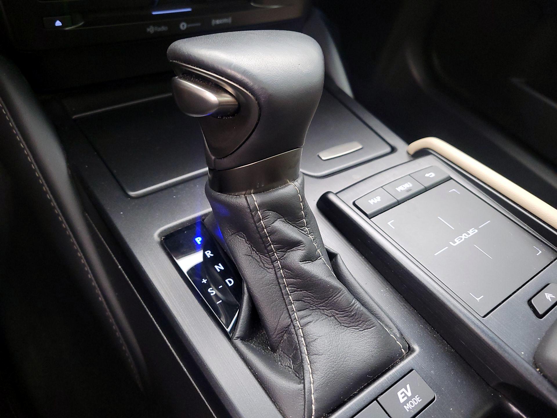 Thumbnail: 2020 Lexus ES - 18