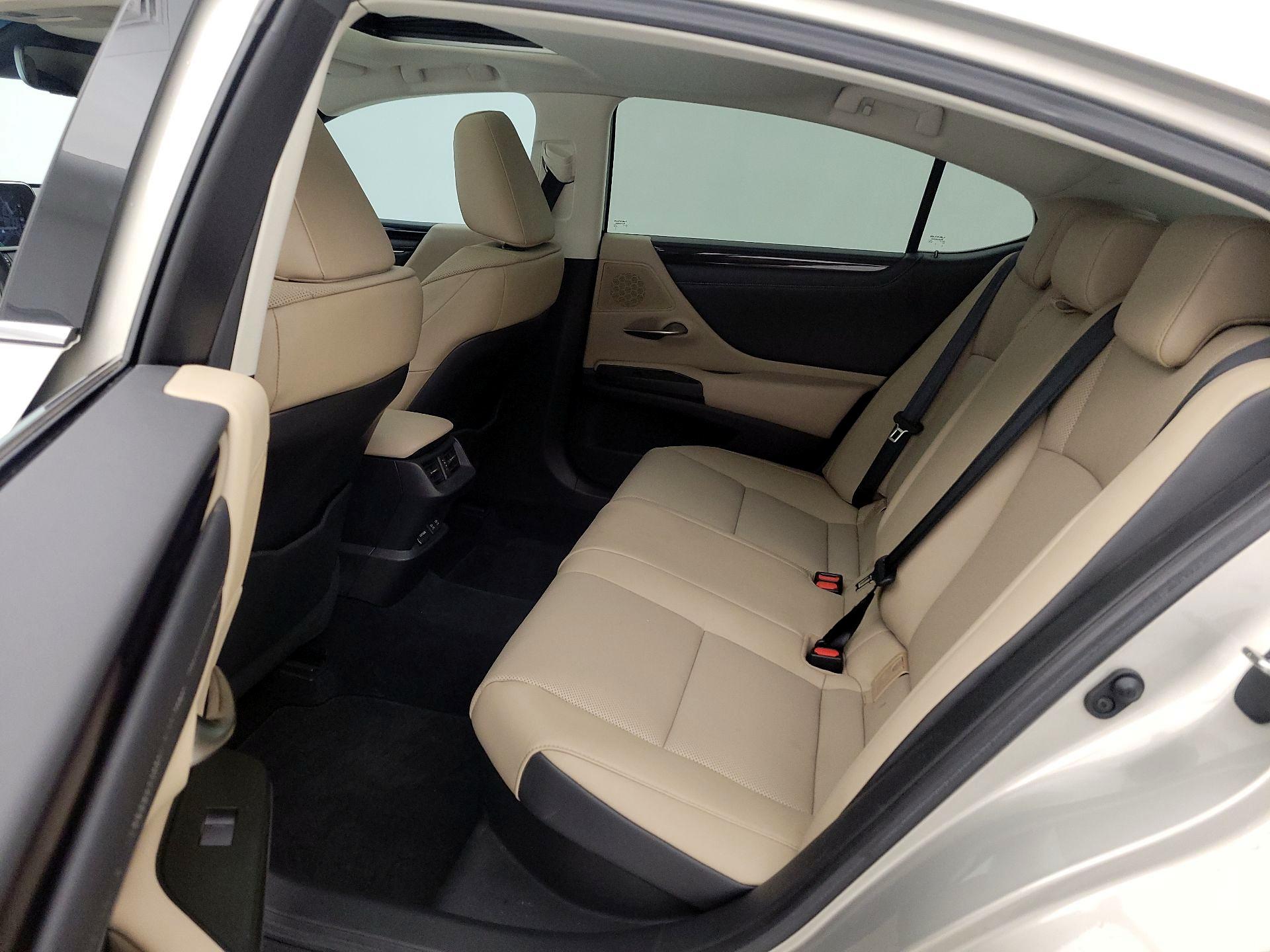 Thumbnail: 2020 Lexus ES - 20