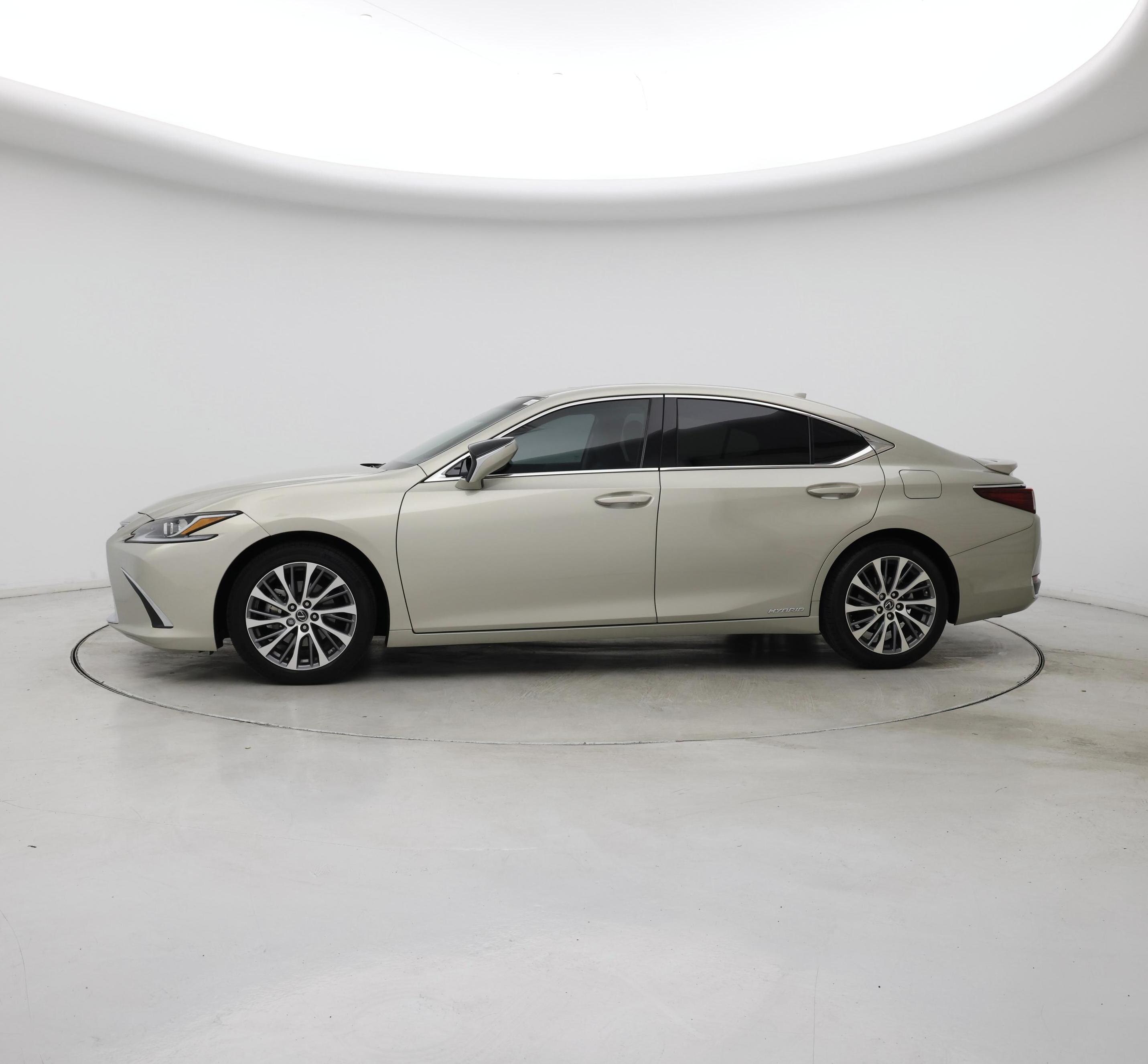 Thumbnail: 2020 Lexus ES - 3