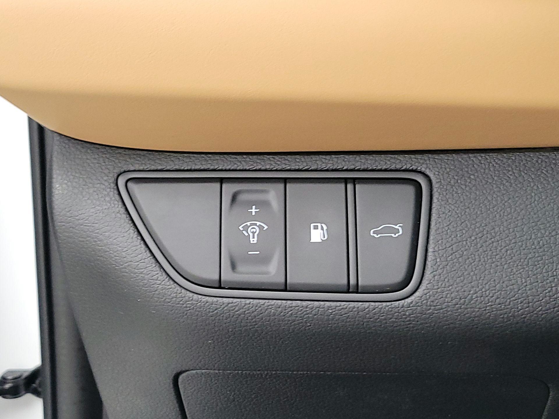 Thumbnail: 2022 Genesis G70 - 13