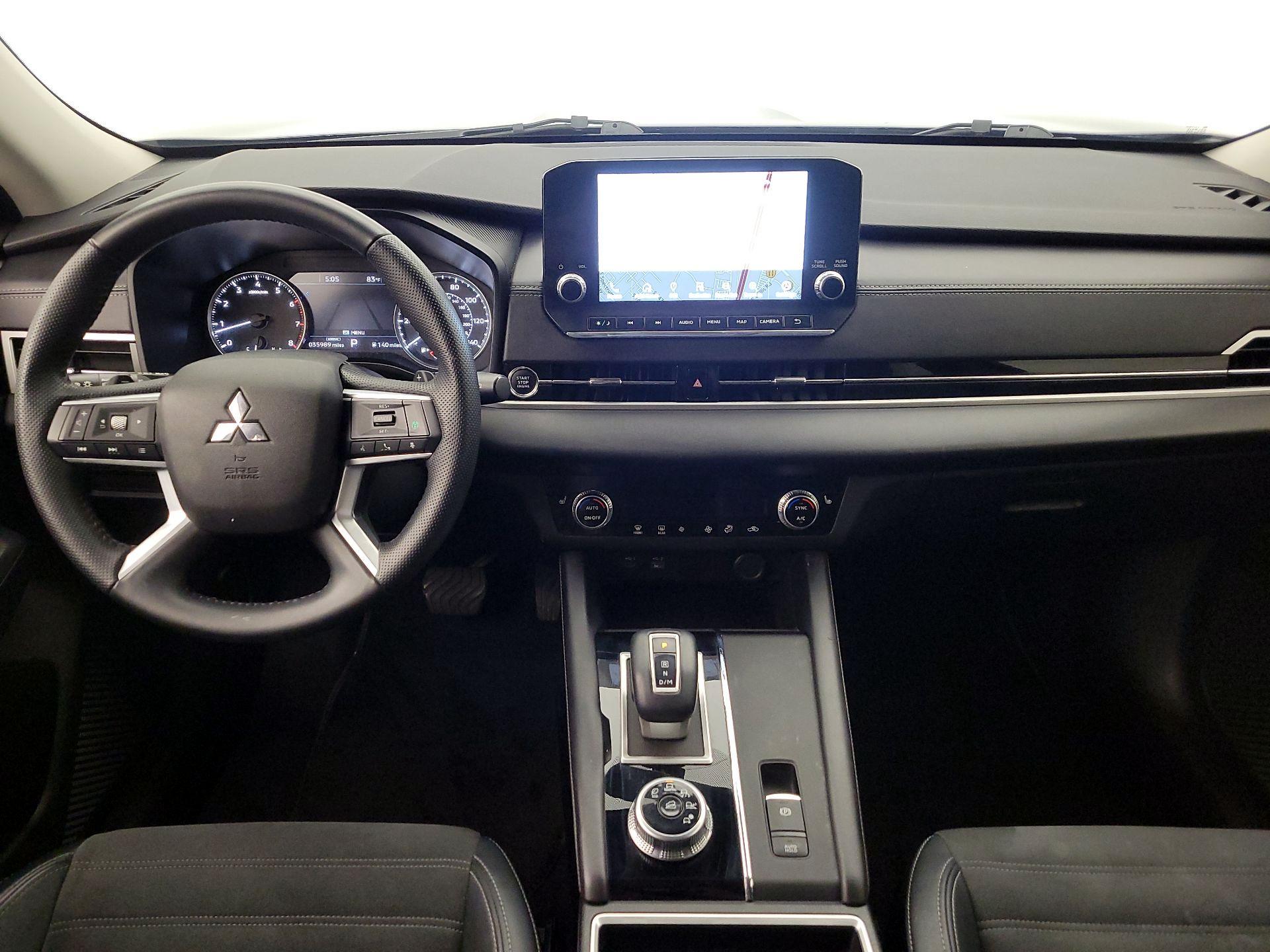 Thumbnail: 2023 Mitsubishi Outlander - 9