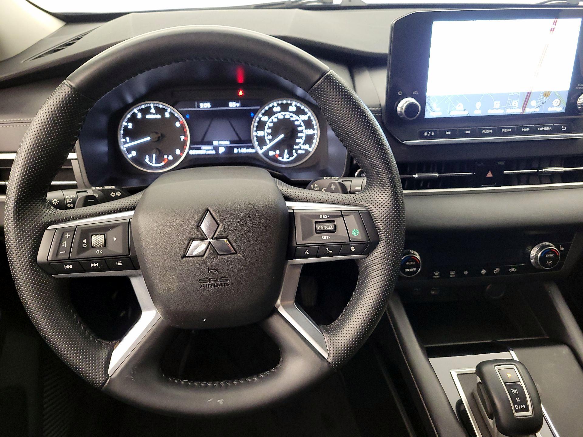 Thumbnail: 2023 Mitsubishi Outlander - 10