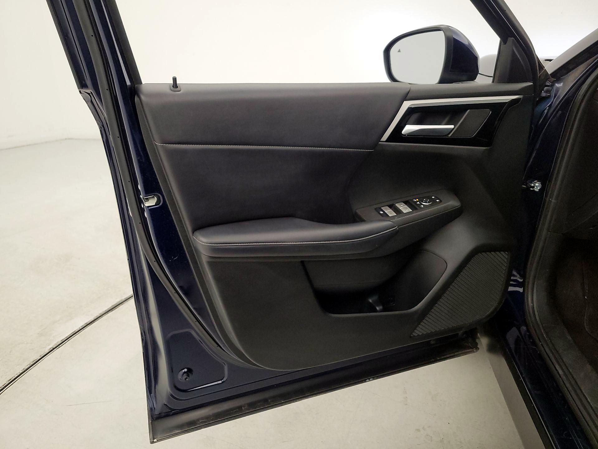 Thumbnail: 2023 Mitsubishi Outlander - 12