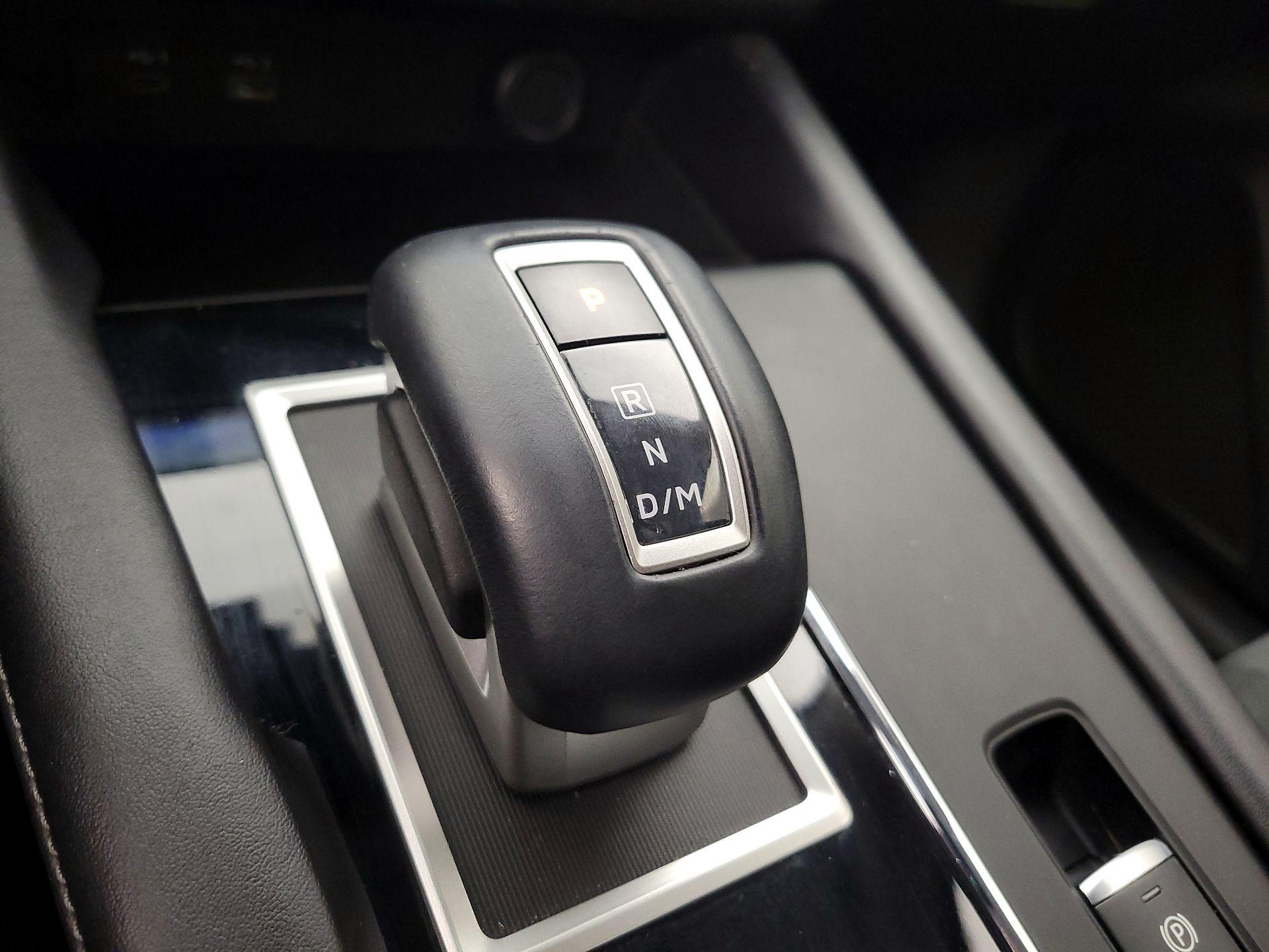 Thumbnail: 2023 Mitsubishi Outlander - 18