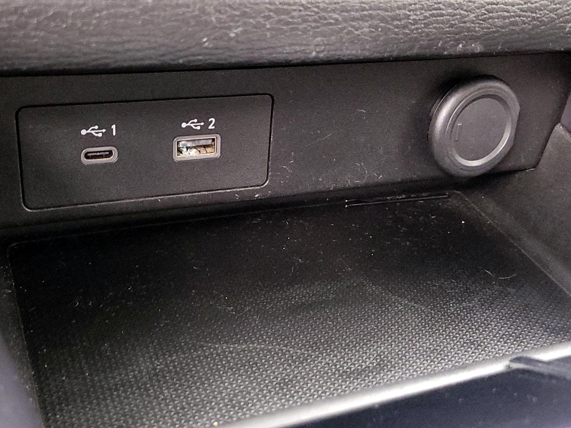 Thumbnail: 2023 Mitsubishi Outlander - 19