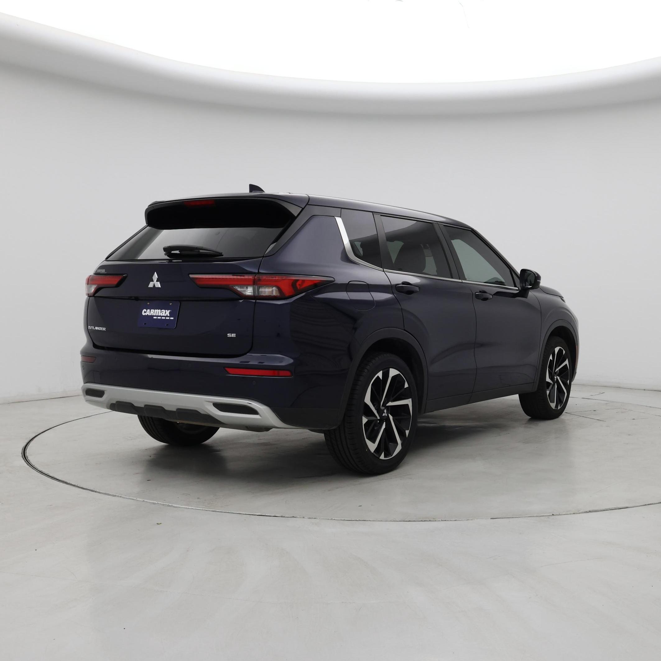 Thumbnail: 2023 Mitsubishi Outlander - 8