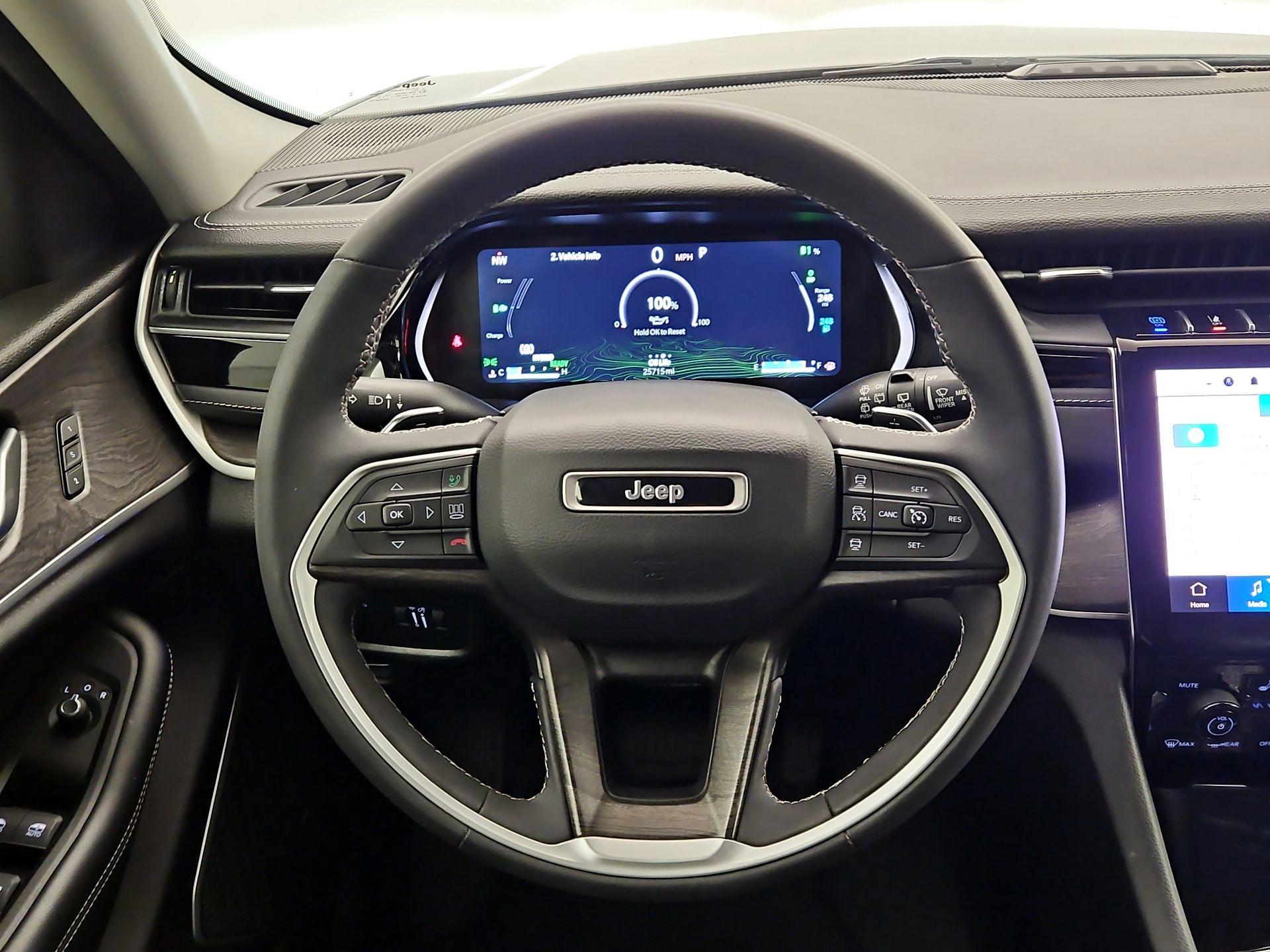 Thumbnail: 2023 Jeep Grand Cherokee - 10