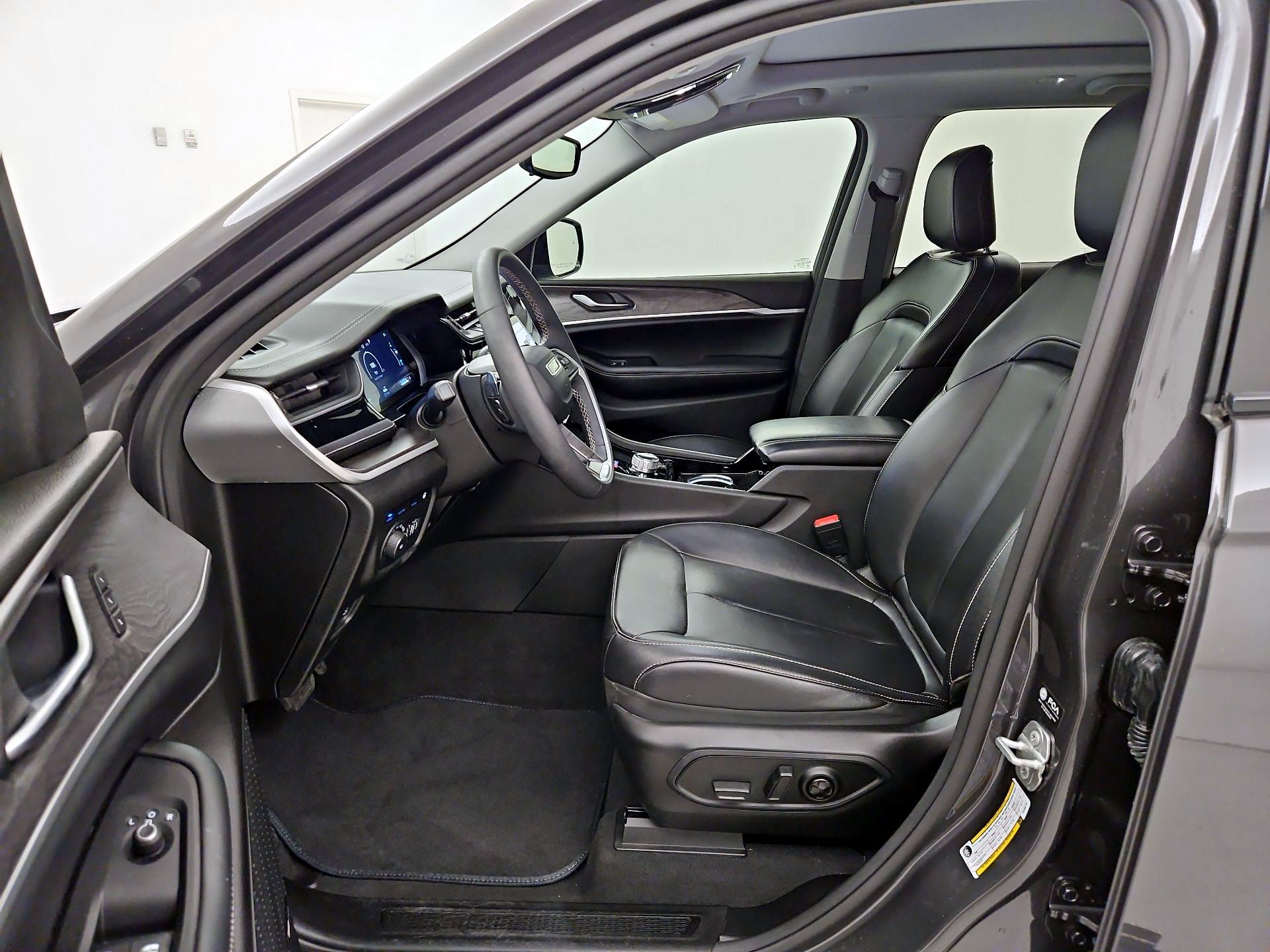 Thumbnail: 2023 Jeep Grand Cherokee - 11