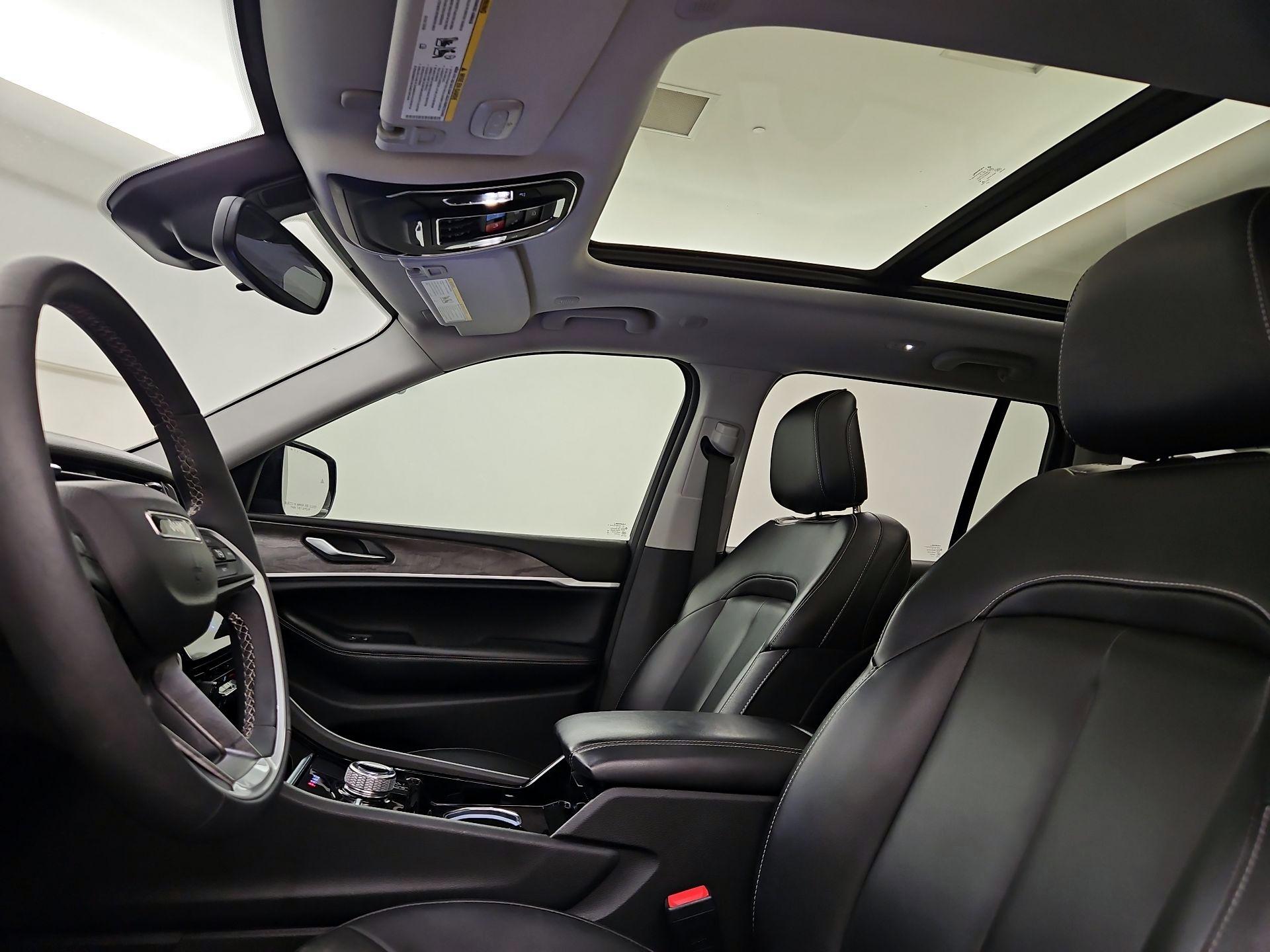 Thumbnail: 2023 Jeep Grand Cherokee - 20