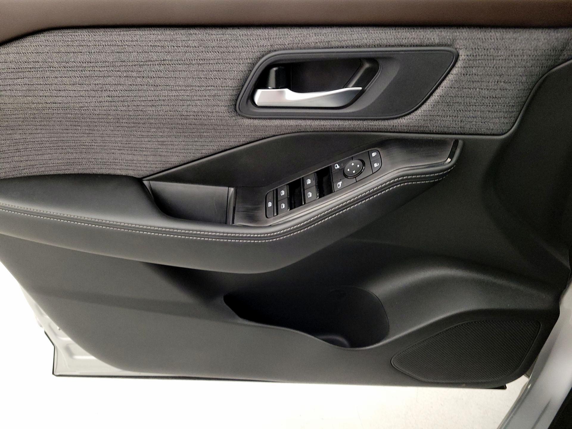 Thumbnail: 2023 Nissan Rogue - 12