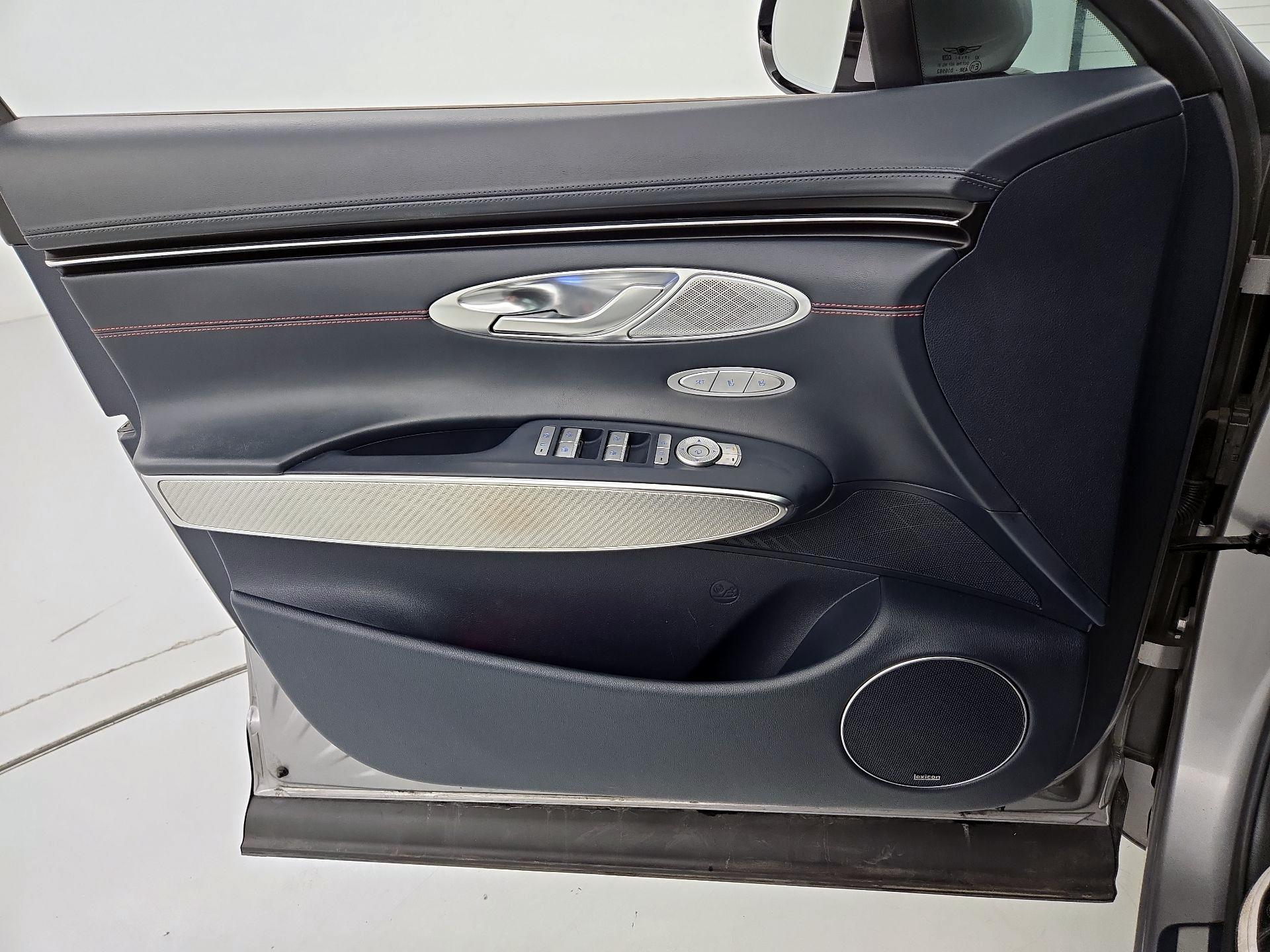 Thumbnail: 2023 Genesis GV70 - 12