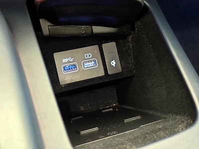 USB/AUX Ports