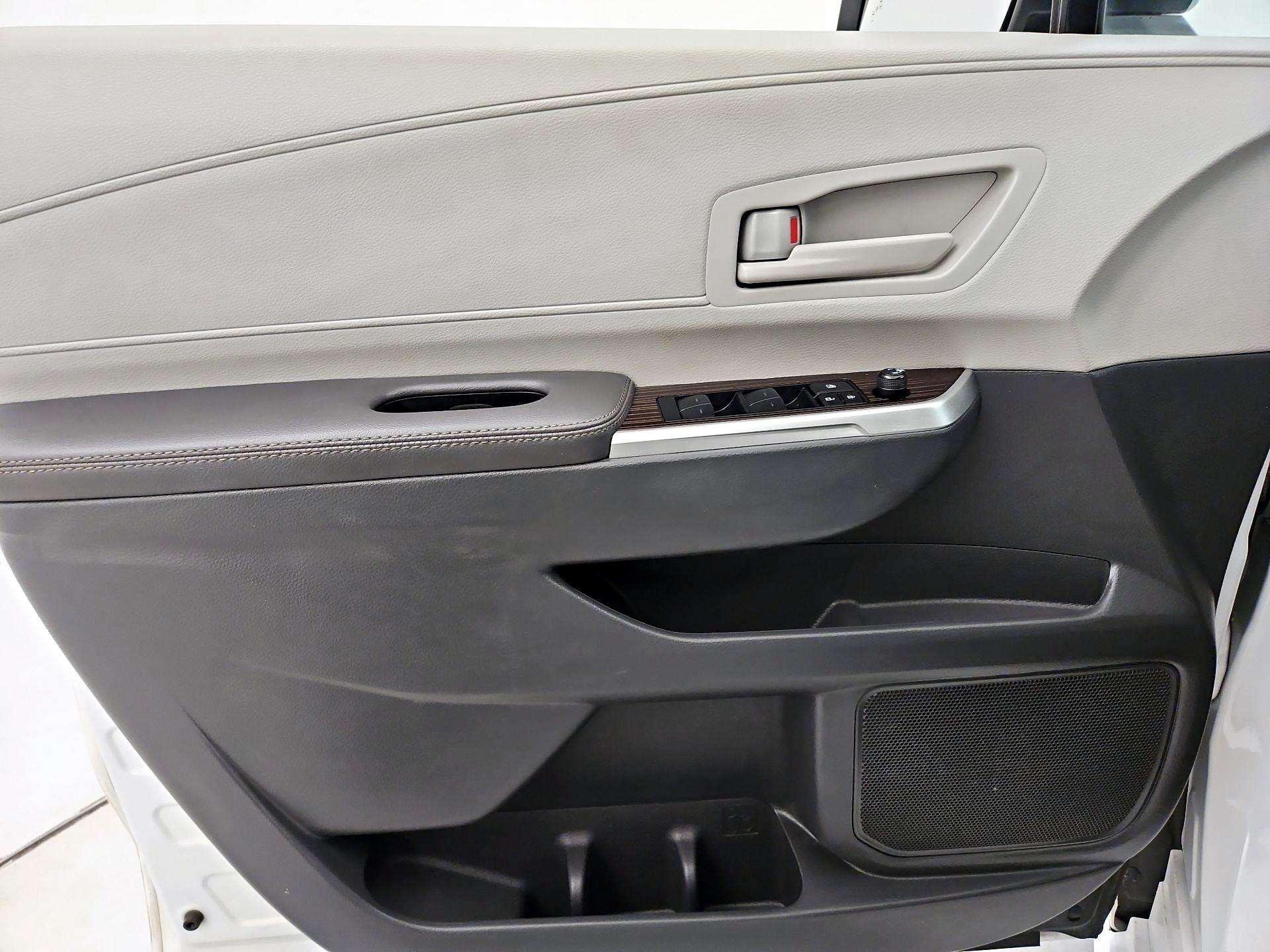 Thumbnail: 2024 Toyota Sienna - 12