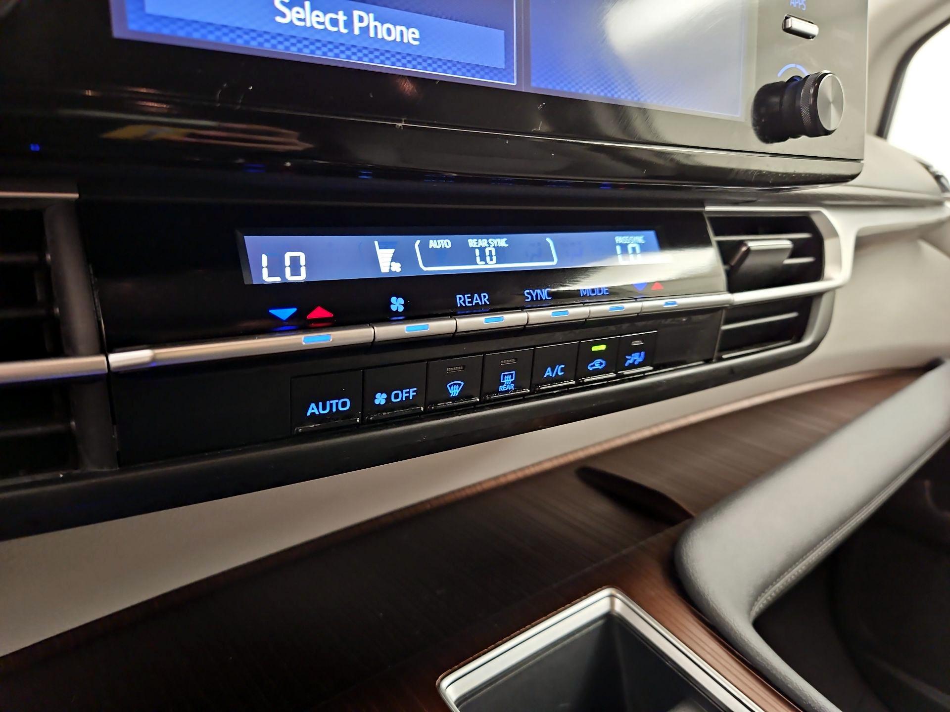 Thumbnail: 2024 Toyota Sienna - 16