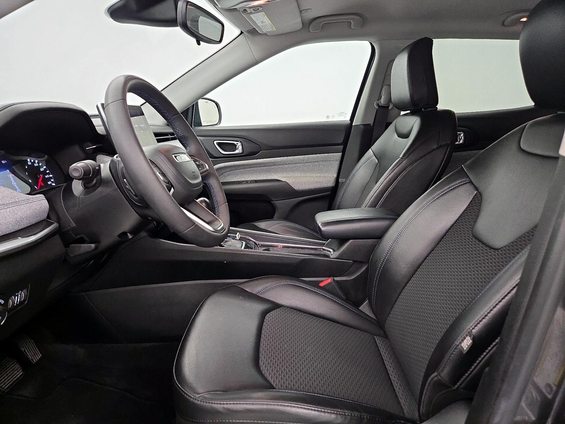 Thumbnail: 2022 Jeep Compass - 11