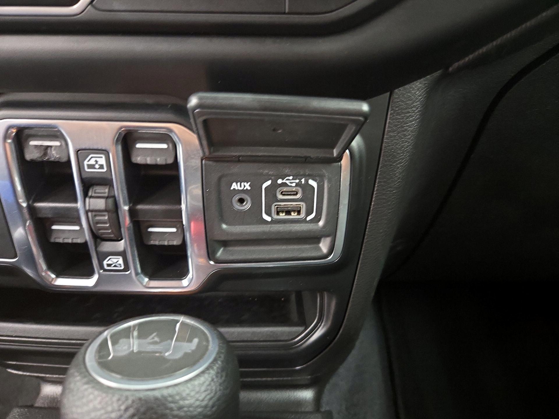 Thumbnail: 2022 Jeep Wrangler - 18