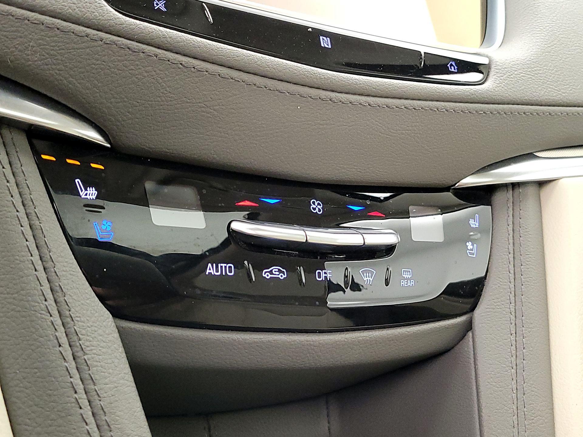 Thumbnail: 2021 Cadillac XT5 - 16