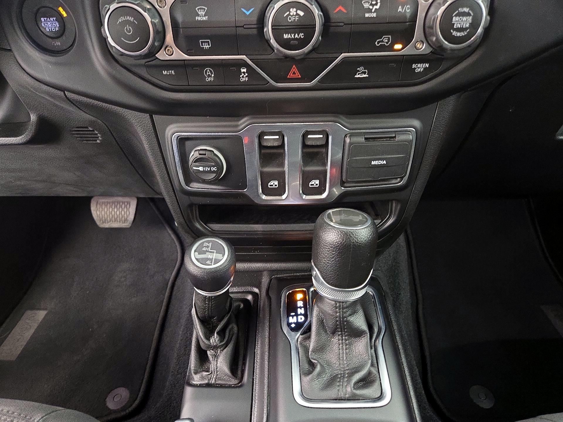 Thumbnail: 2022 Jeep Wrangler - 17