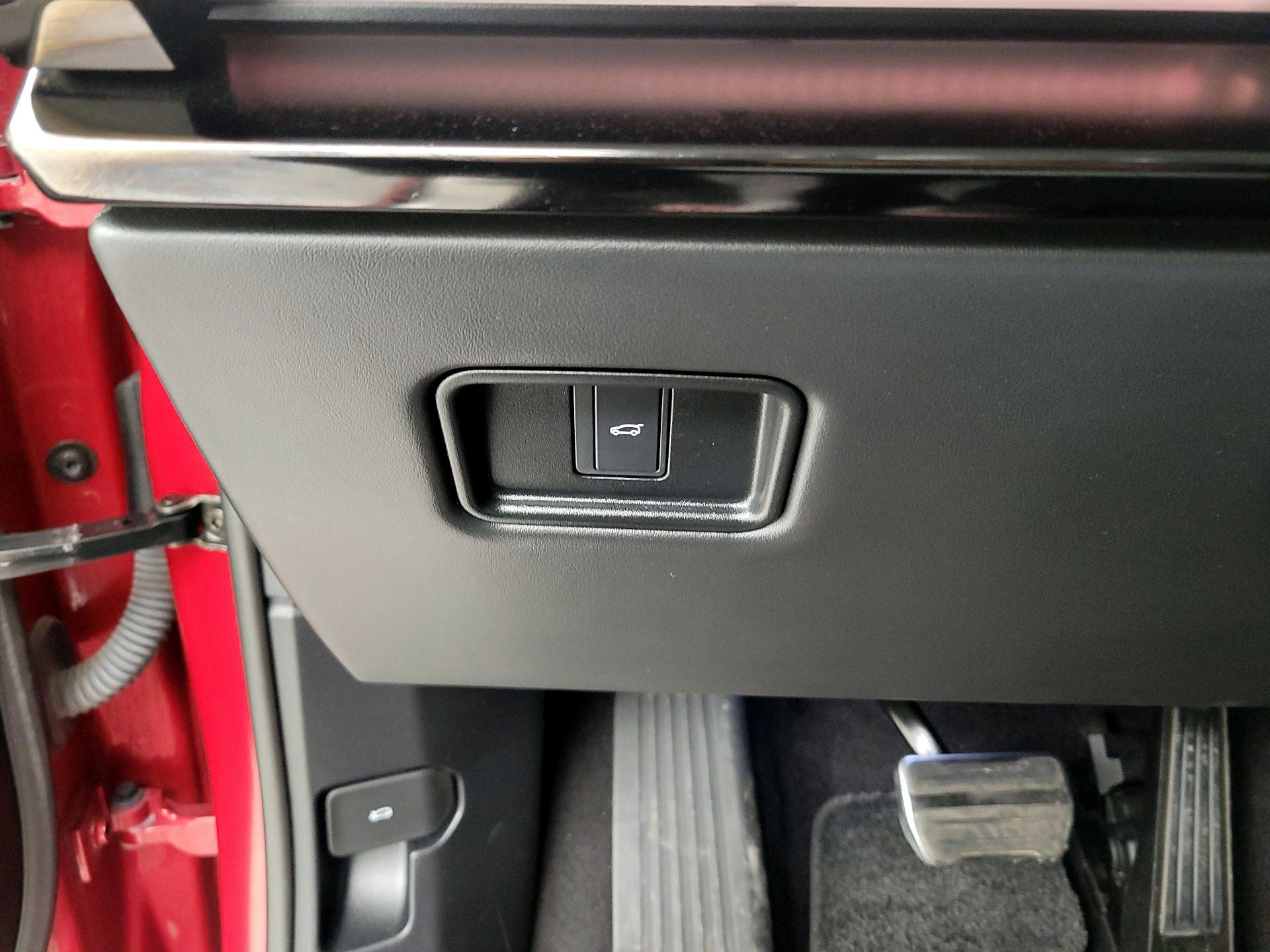 Thumbnail: 2023 Land Rover Range Rover Sport - 13