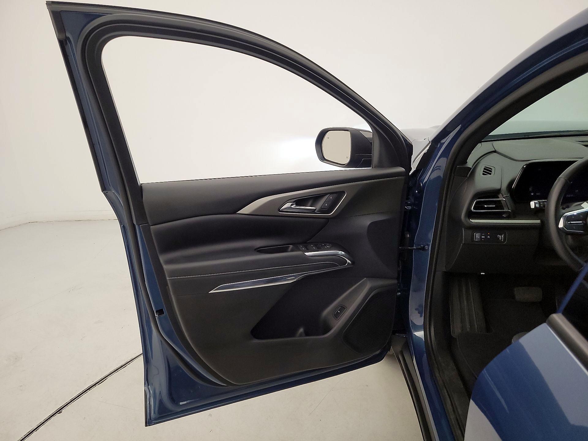 Thumbnail: 2025 Chevrolet Traverse - 12