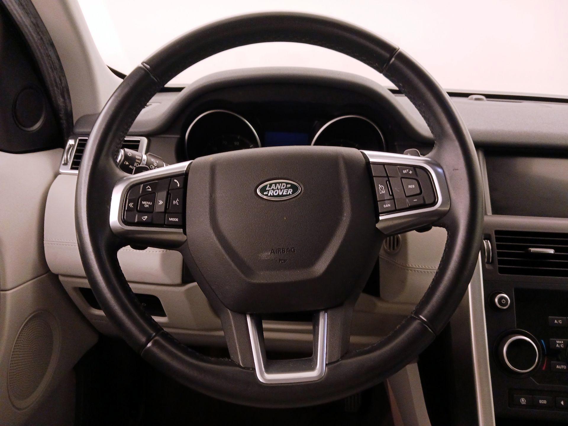 Thumbnail: 2019 Land Rover Discovery Sport - 10