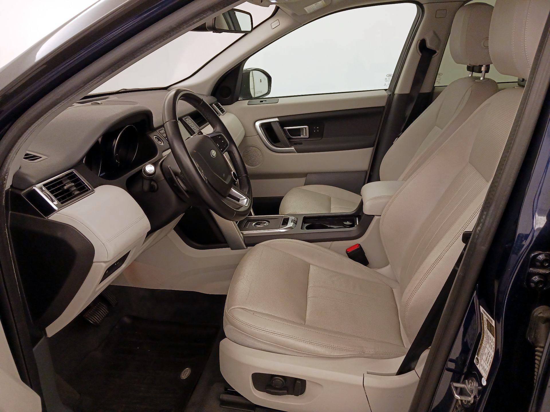 Thumbnail: 2019 Land Rover Discovery Sport - 11