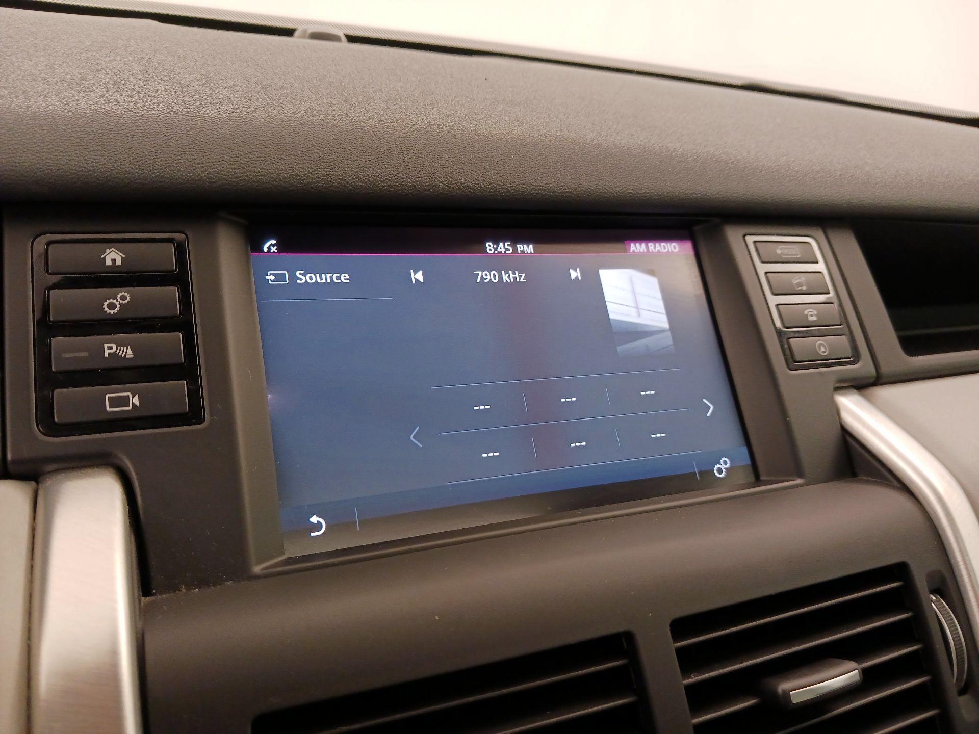 Thumbnail: 2019 Land Rover Discovery Sport - 16