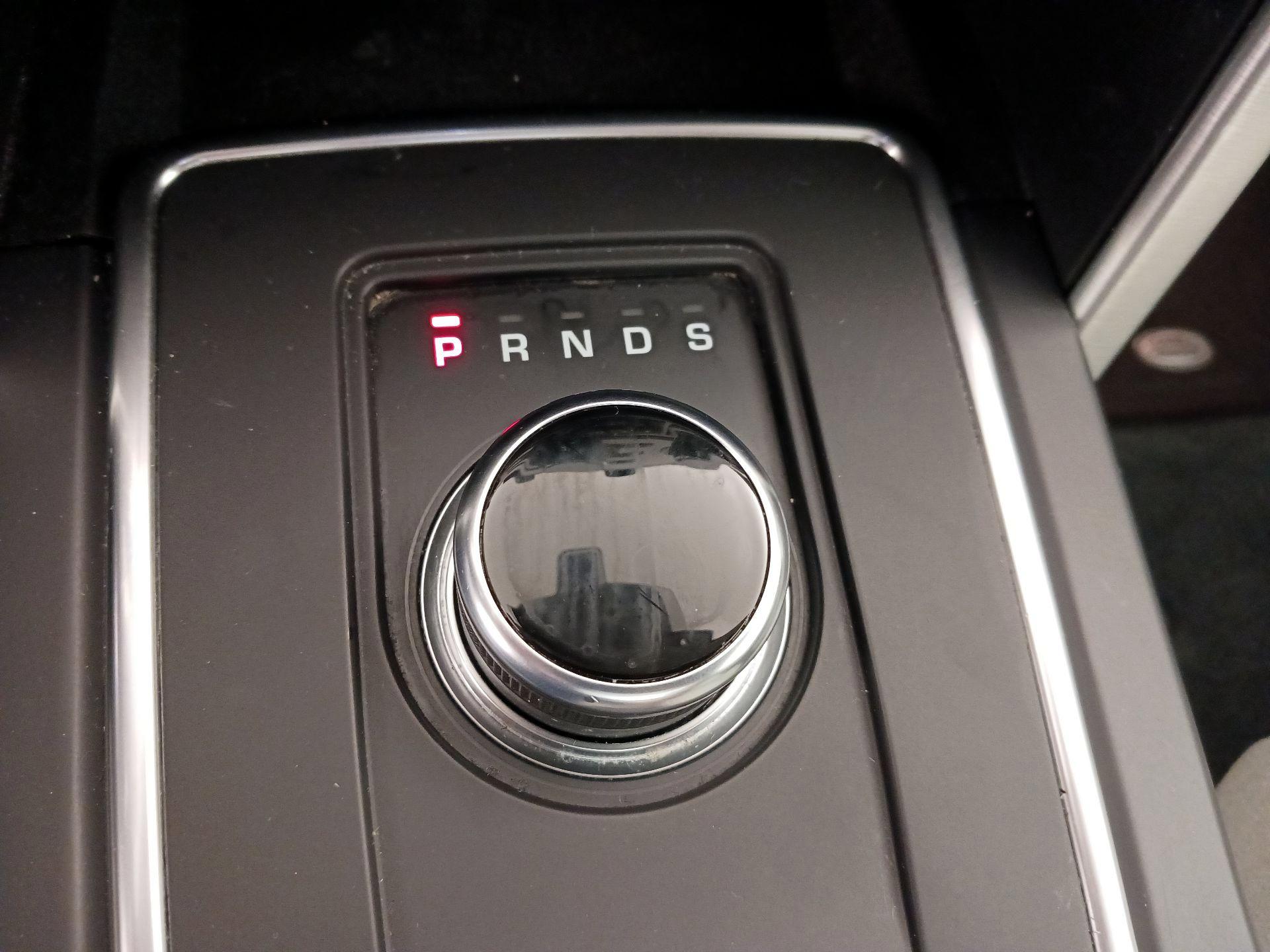 Thumbnail: 2019 Land Rover Discovery Sport - 18