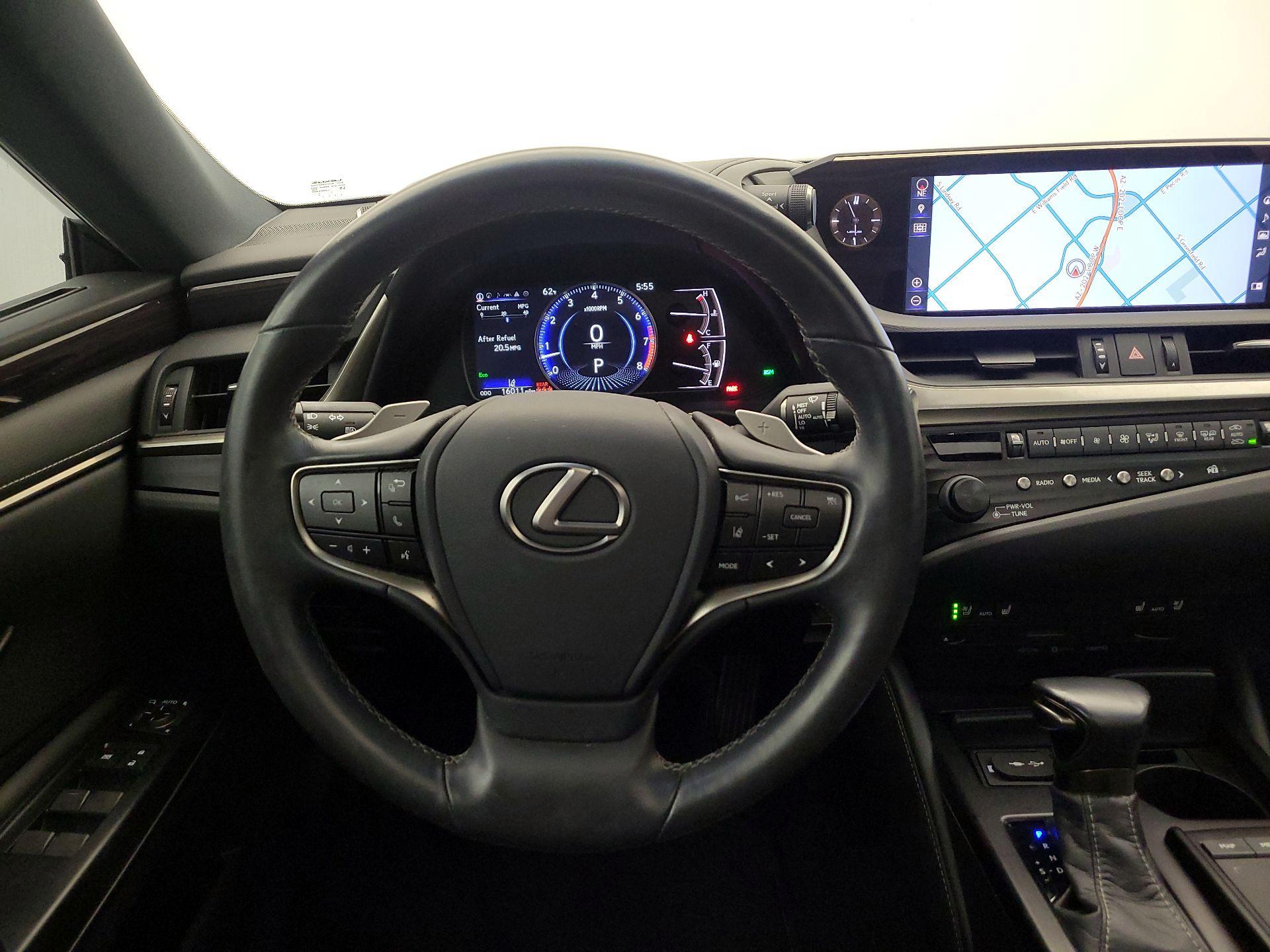Thumbnail: 2020 Lexus ES - 10