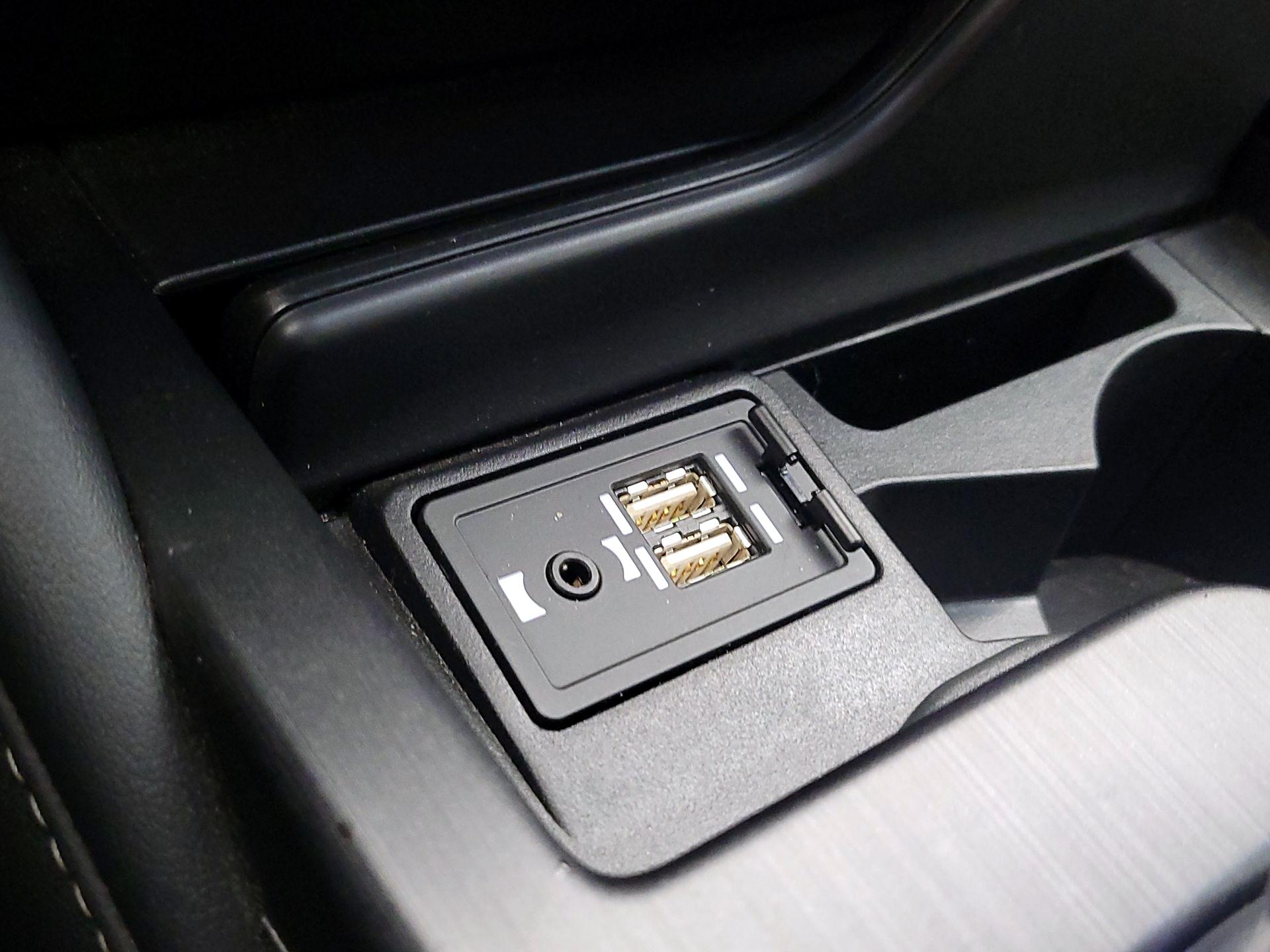 Thumbnail: 2020 Lexus ES - 19