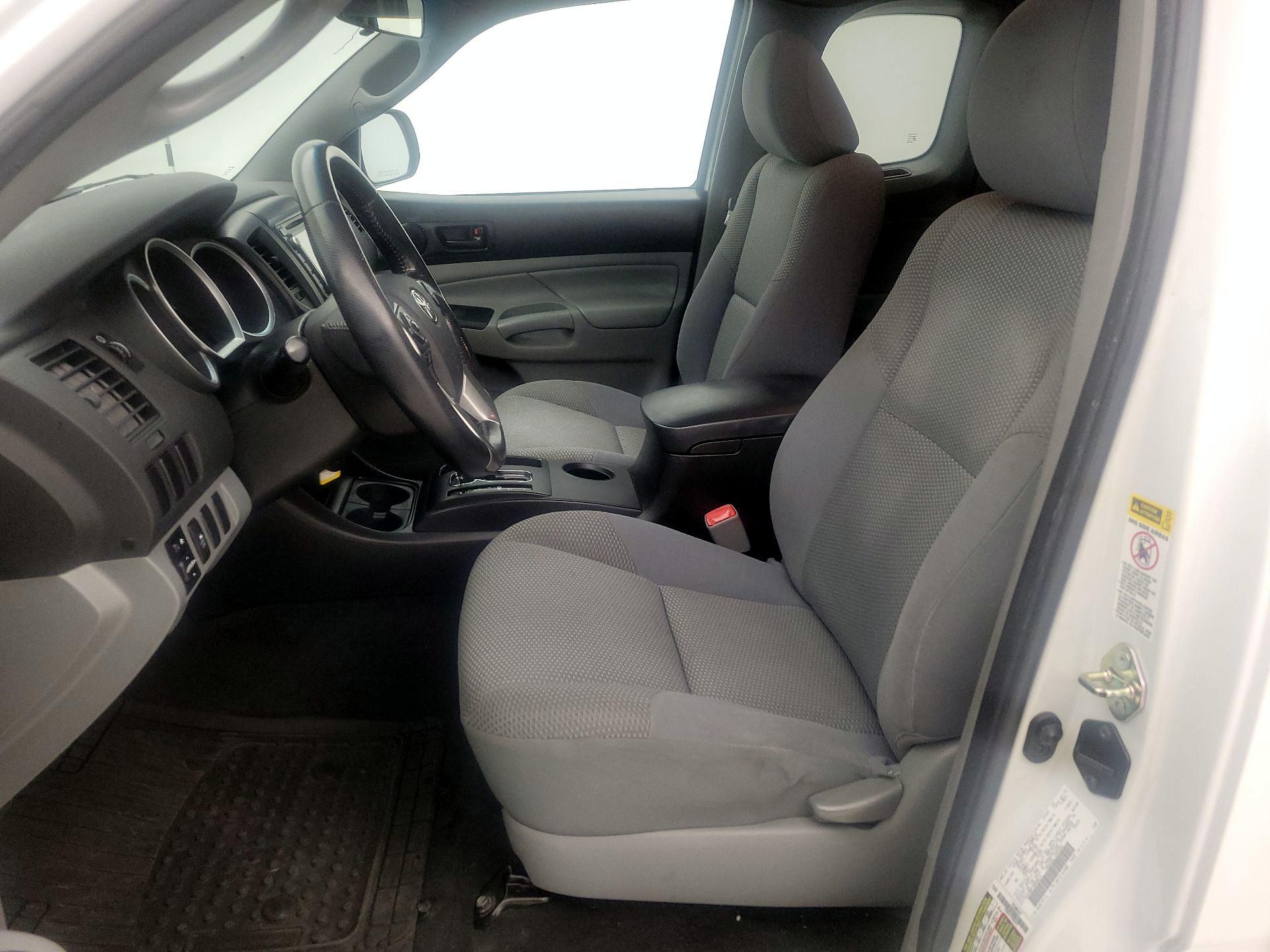 Thumbnail: 2015 Toyota Tacoma - 11