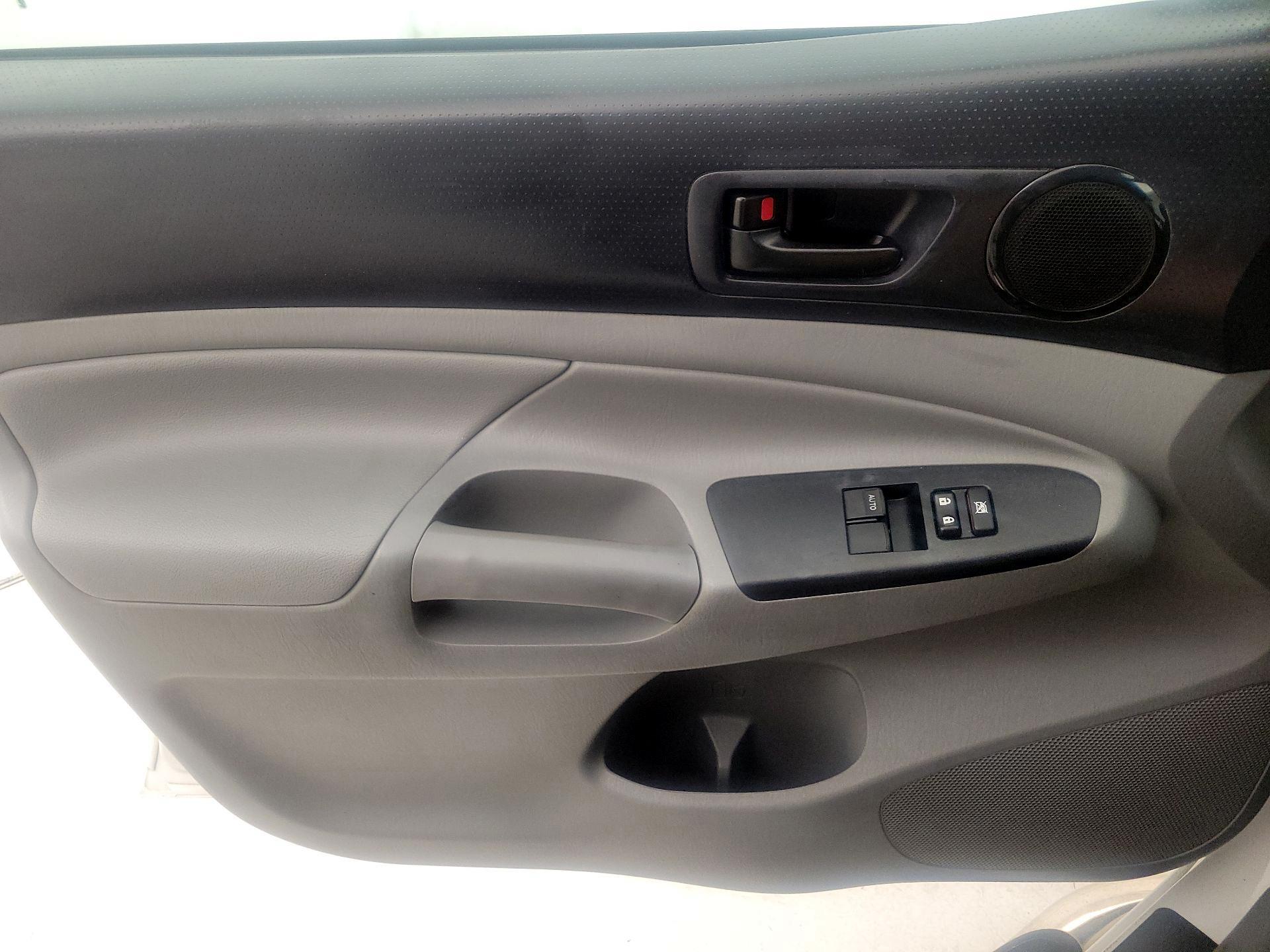 Thumbnail: 2015 Toyota Tacoma - 12