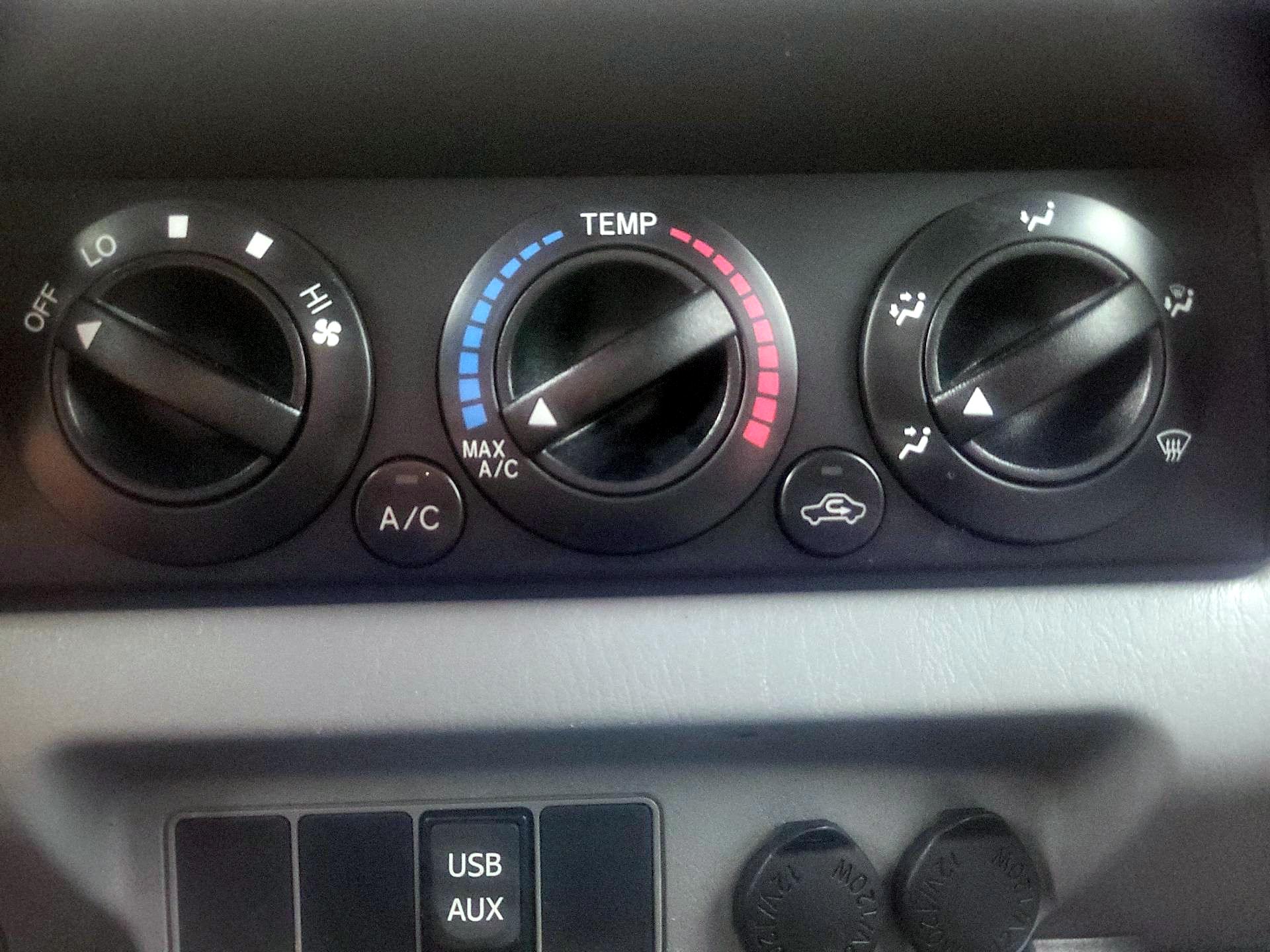 Thumbnail: 2015 Toyota Tacoma - 15