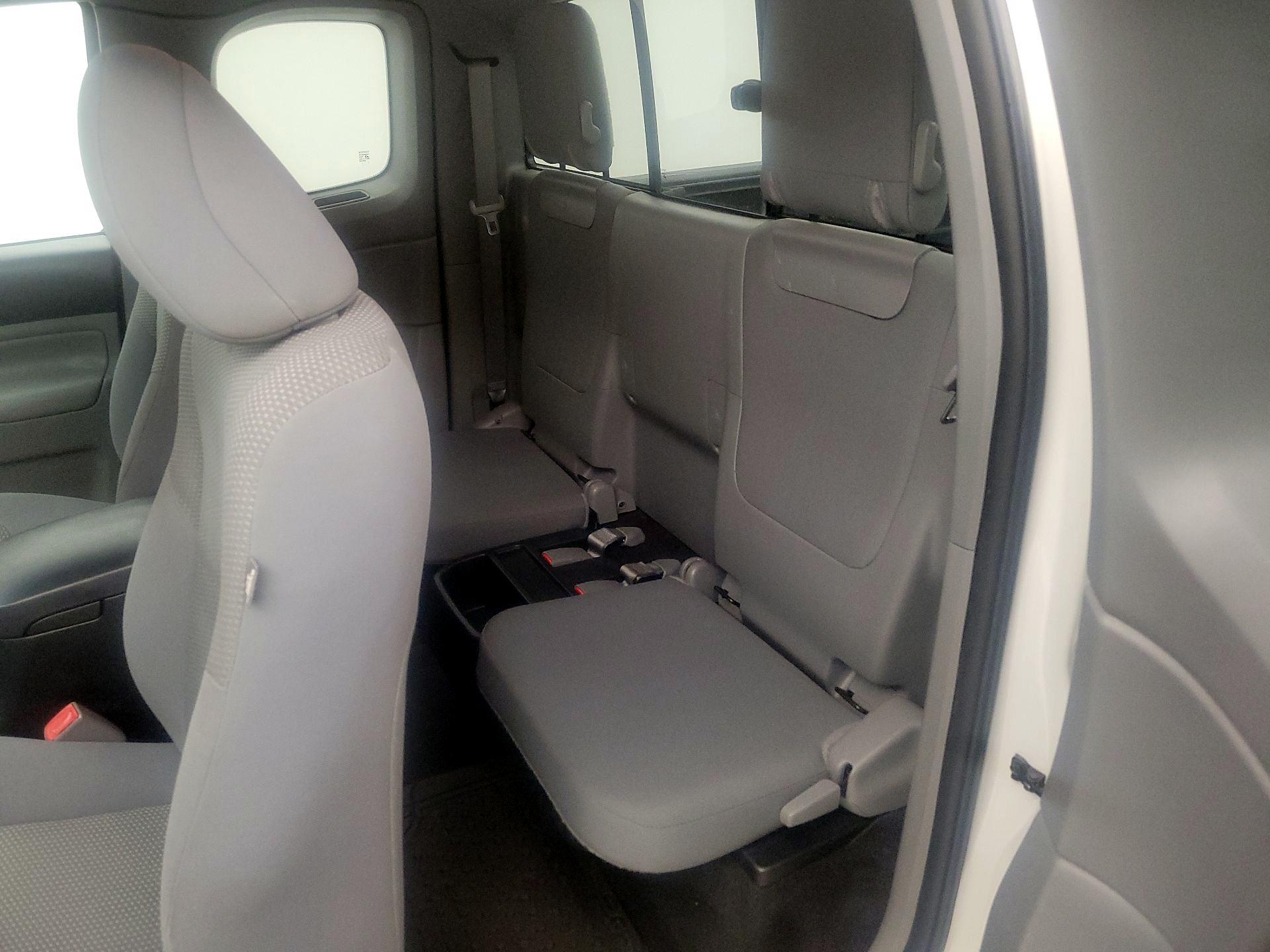 Thumbnail: 2015 Toyota Tacoma - 18