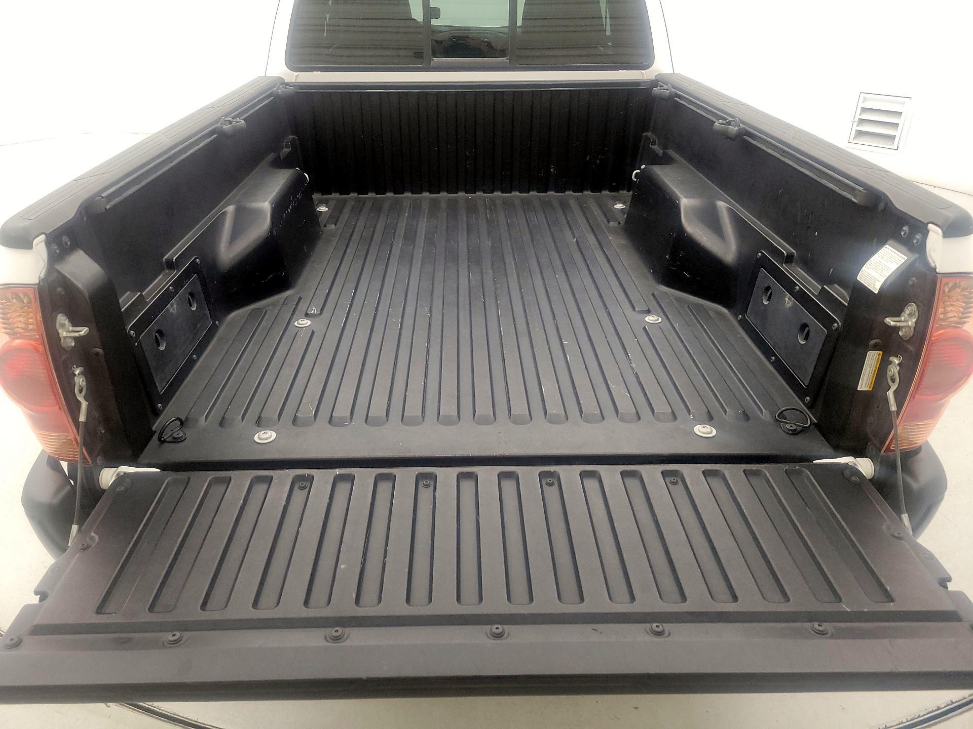 Thumbnail: 2015 Toyota Tacoma - 19