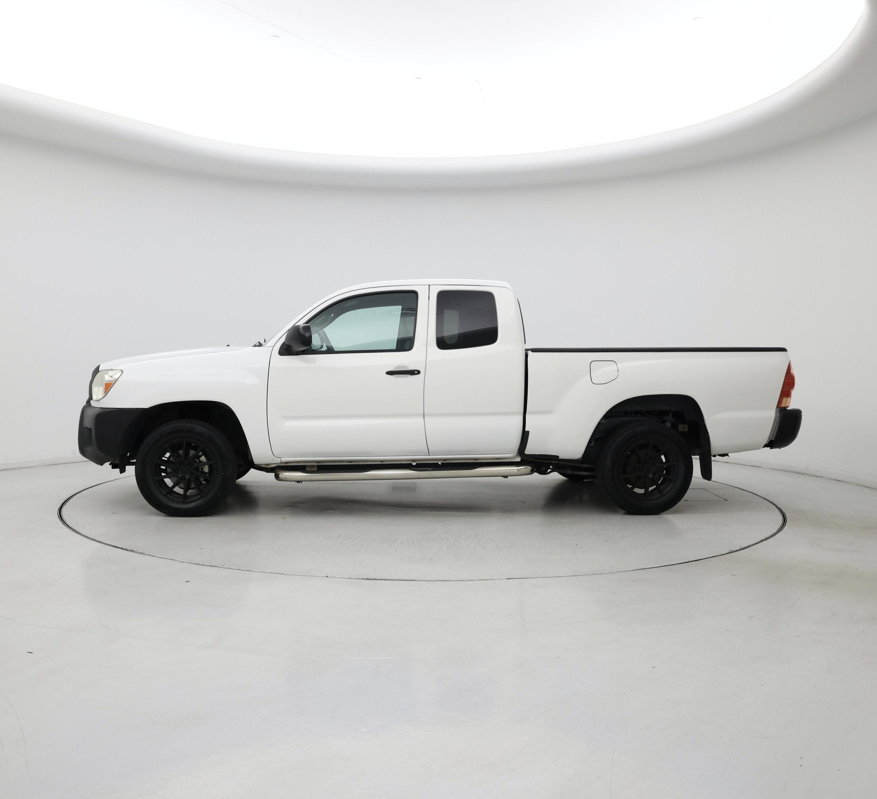 Thumbnail: 2015 Toyota Tacoma - 3