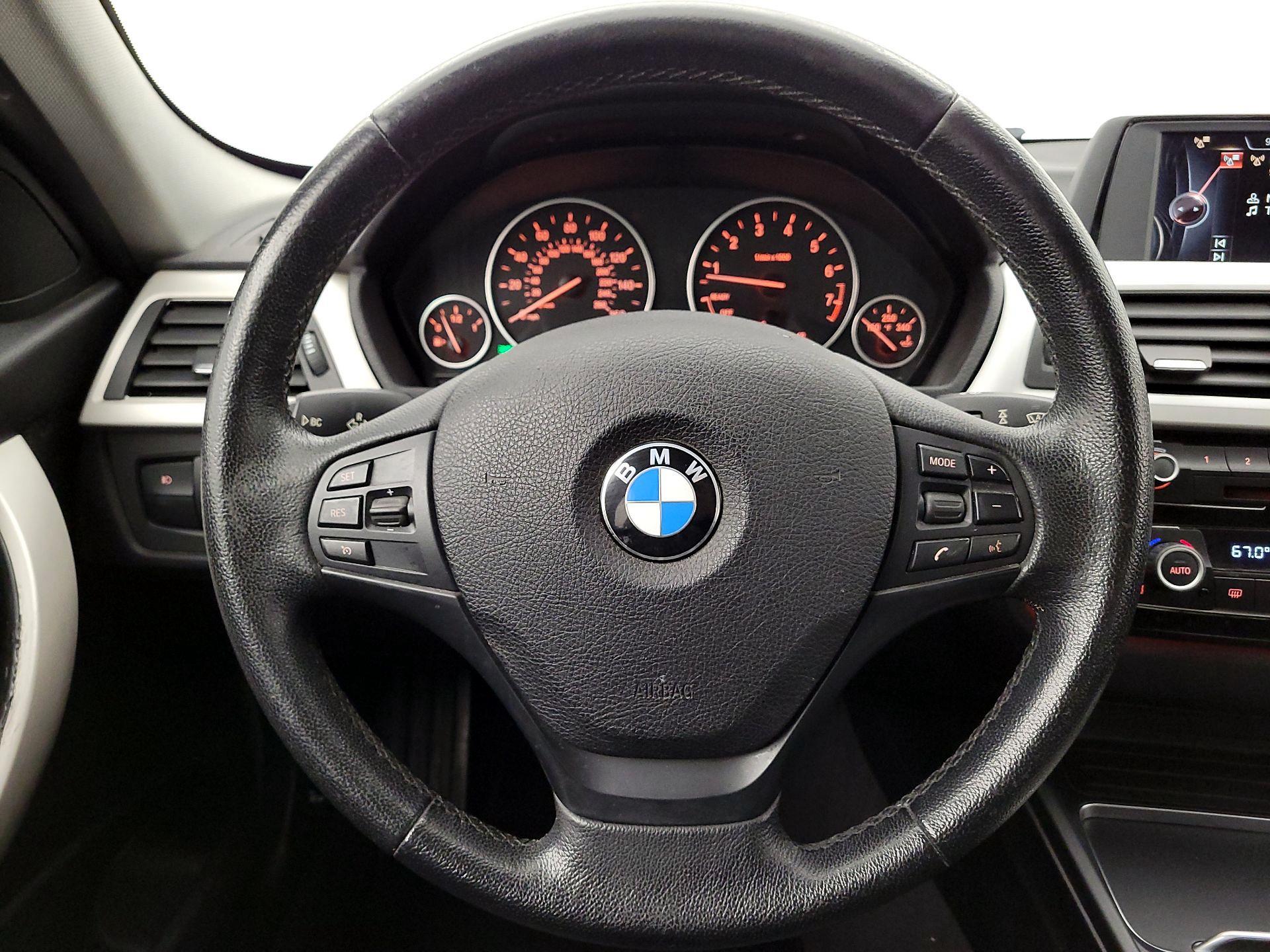 Thumbnail: 2016 BMW 3 Series - 10