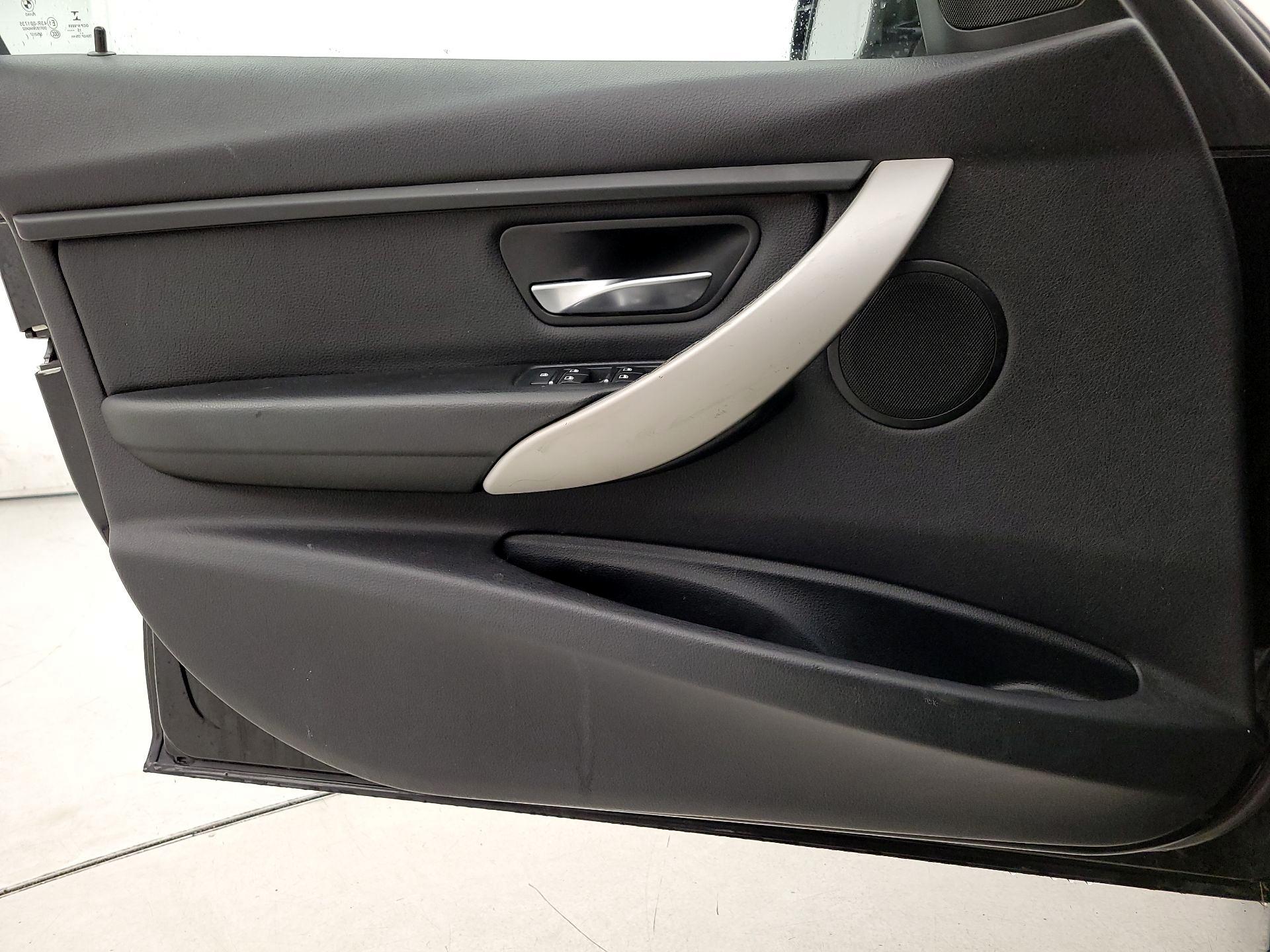 Thumbnail: 2016 BMW 3 Series - 12