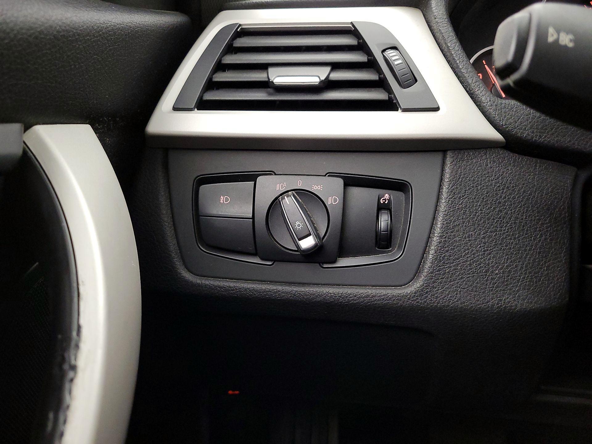 Thumbnail: 2016 BMW 3 Series - 13