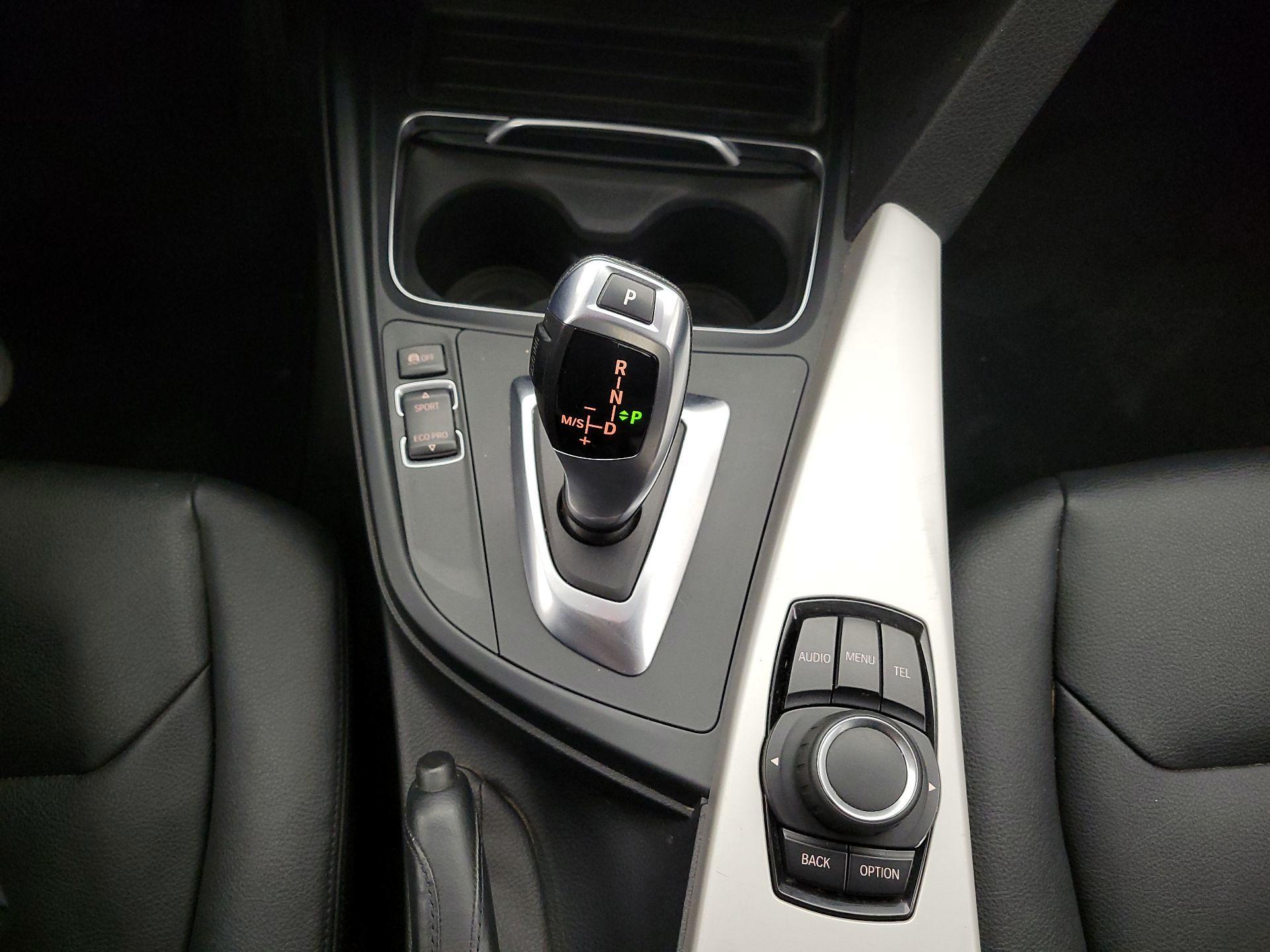 Thumbnail: 2016 BMW 3 Series - 16