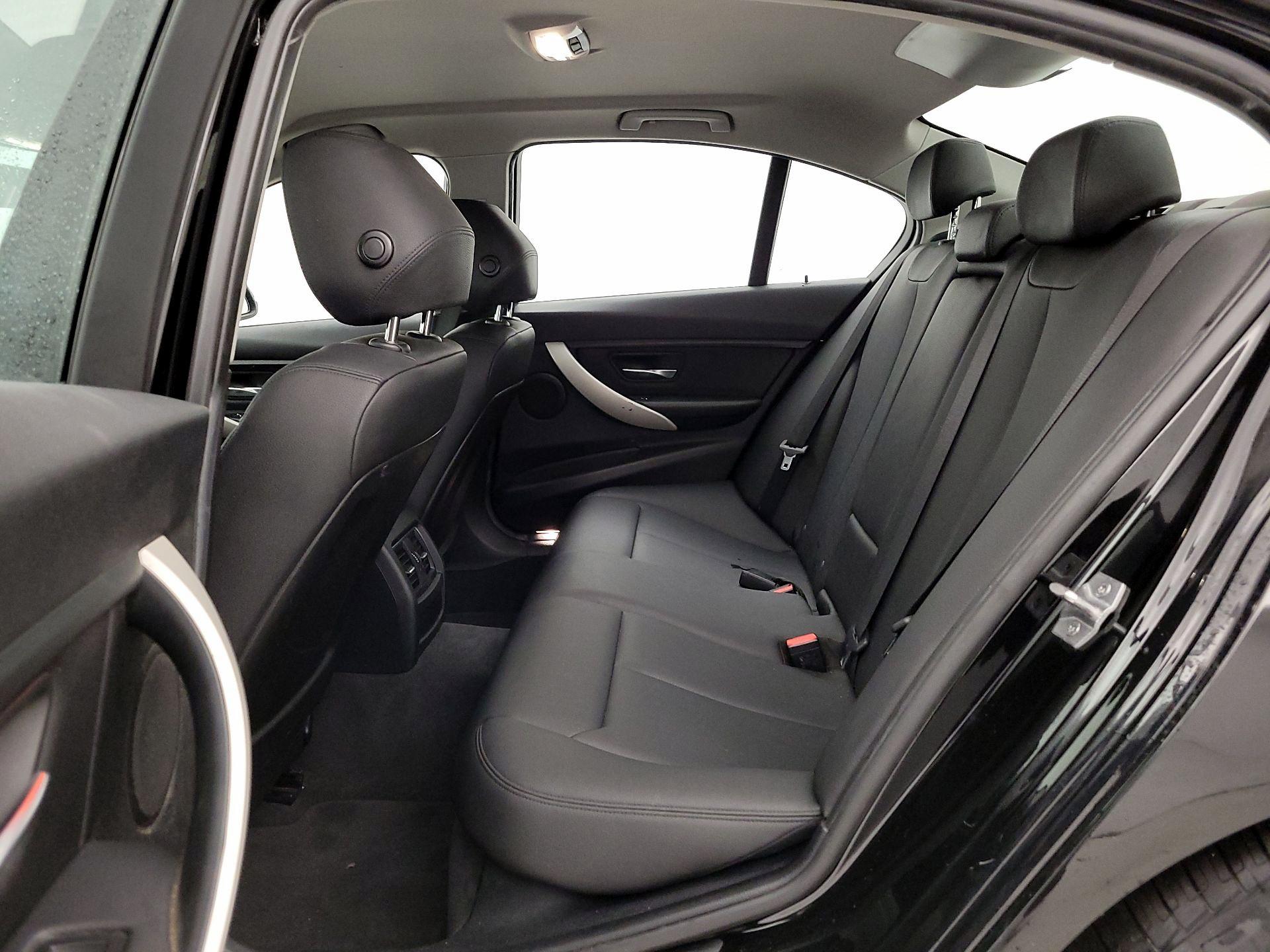 Thumbnail: 2016 BMW 3 Series - 17