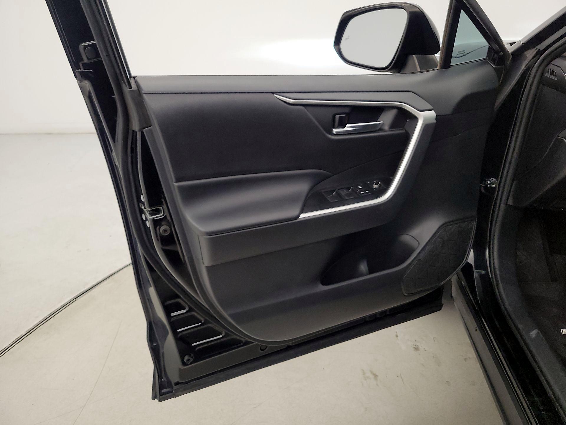 Thumbnail: 2021 Toyota RAV4 - 12