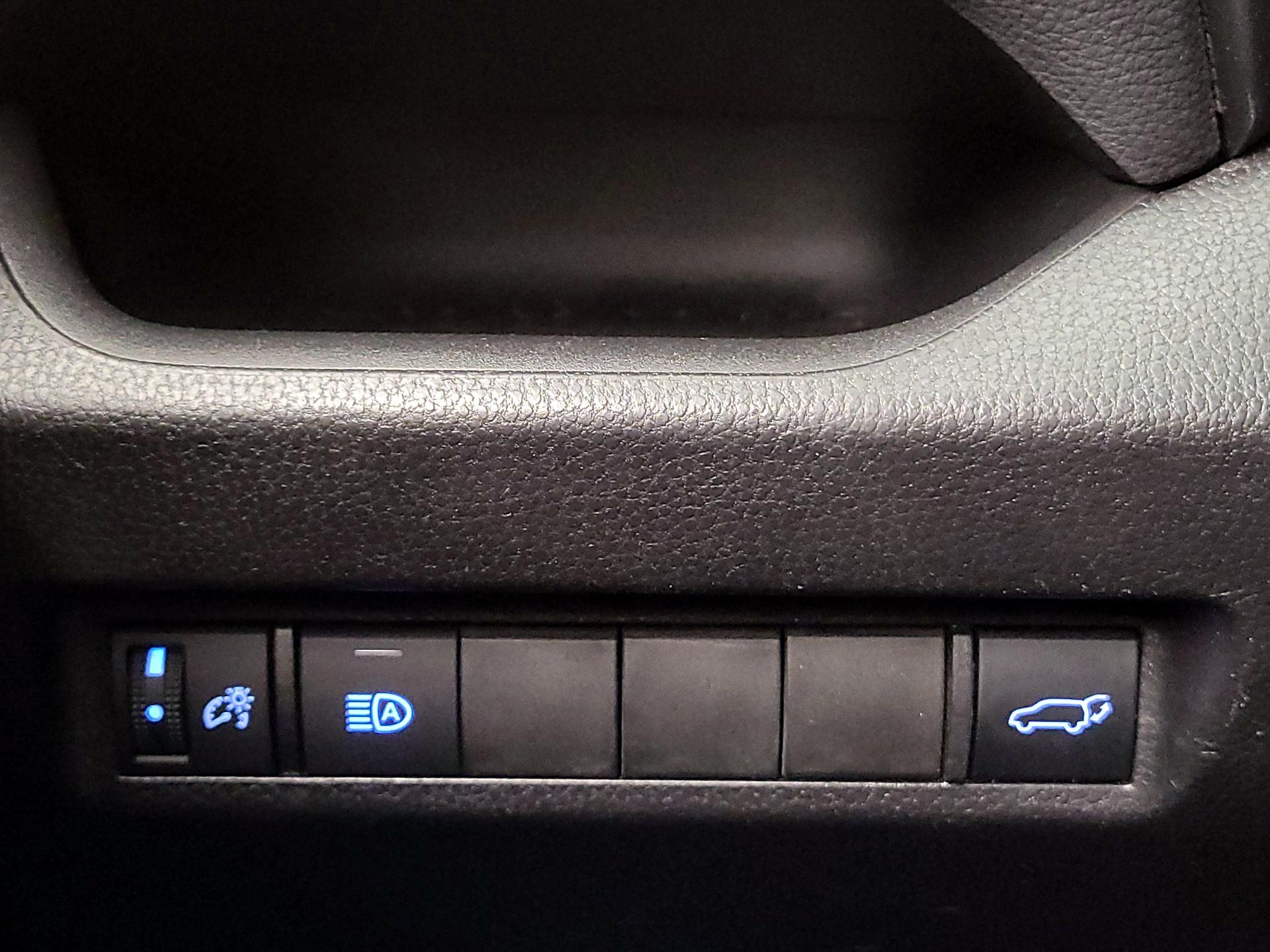 Thumbnail: 2021 Toyota RAV4 - 13