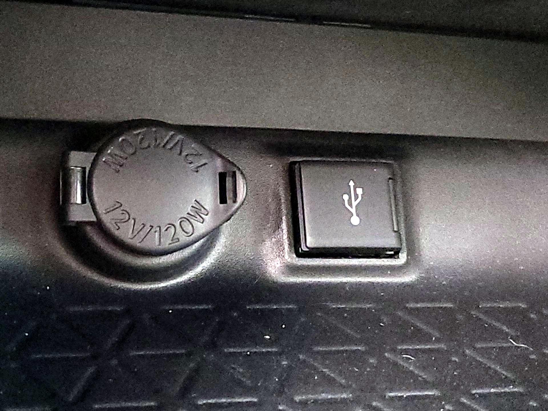 Thumbnail: 2021 Toyota RAV4 - 18