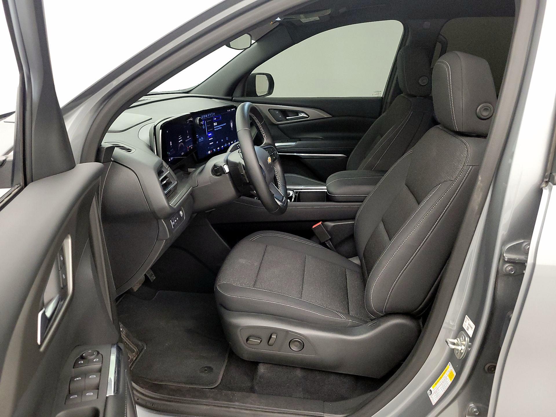 Thumbnail: 2025 Chevrolet Traverse - 11